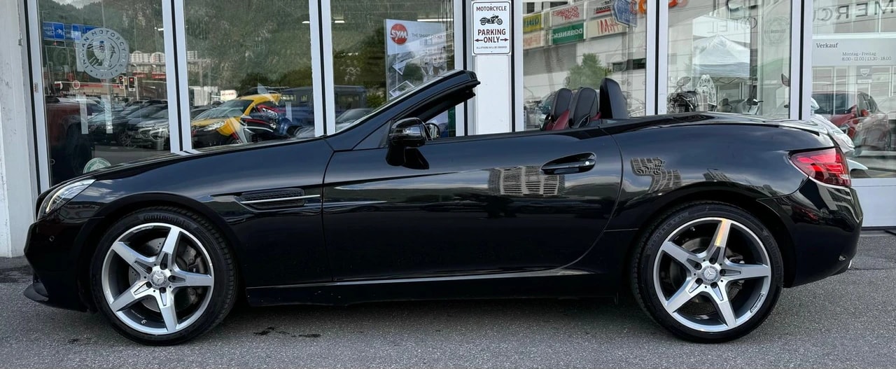 MERCEDES-BENZ SLC 300 AMG Line 9G-Tronic-showroom-element-2