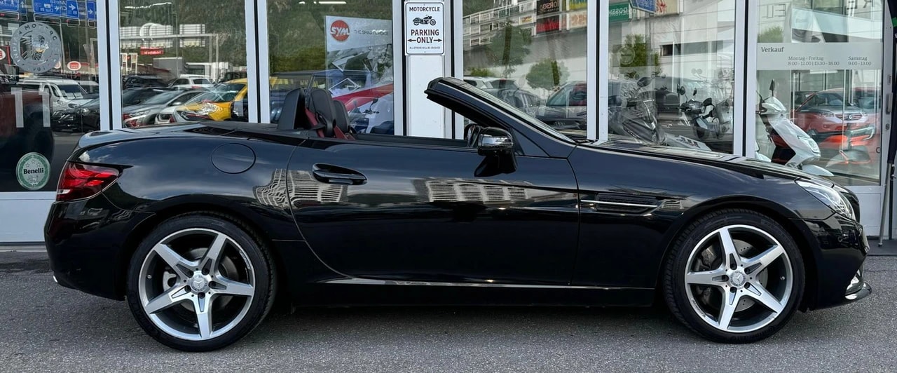 MERCEDES-BENZ SLC 300 AMG Line 9G-Tronic-showroom-element-1