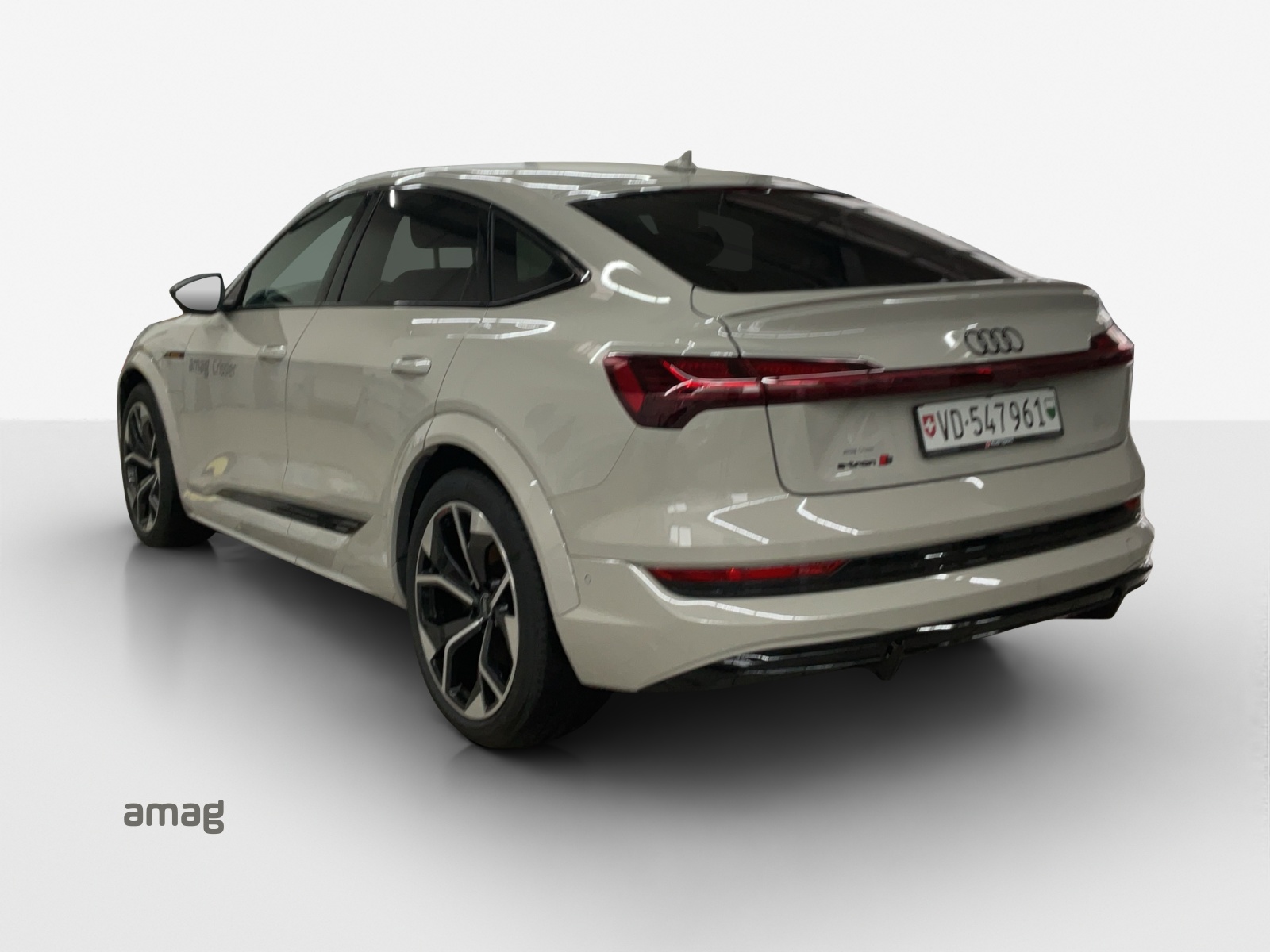 AUDI e-tron S Sportback quattro-showroom-element-2