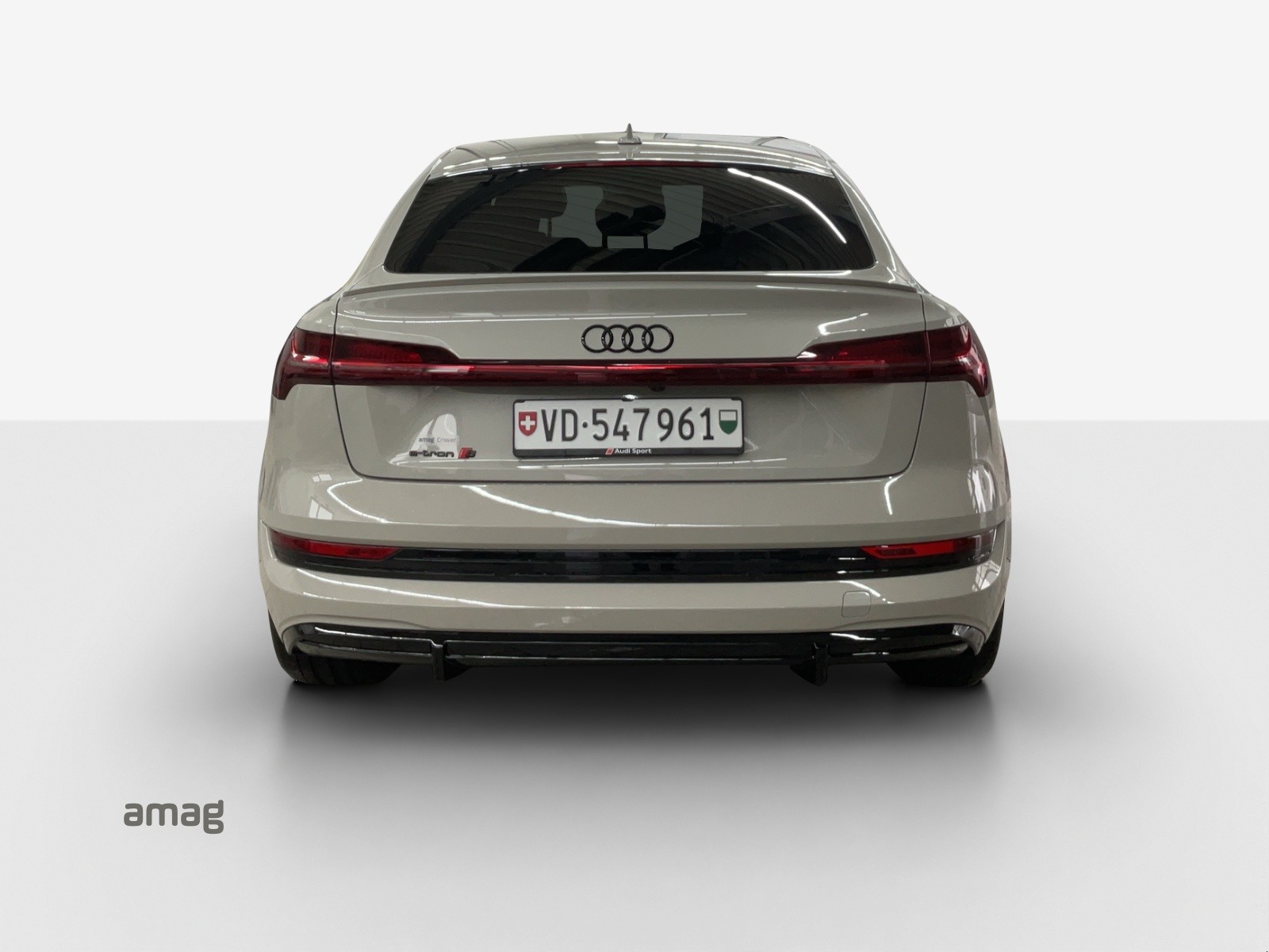 AUDI e-tron S Sportback quattro-showroom-element-3
