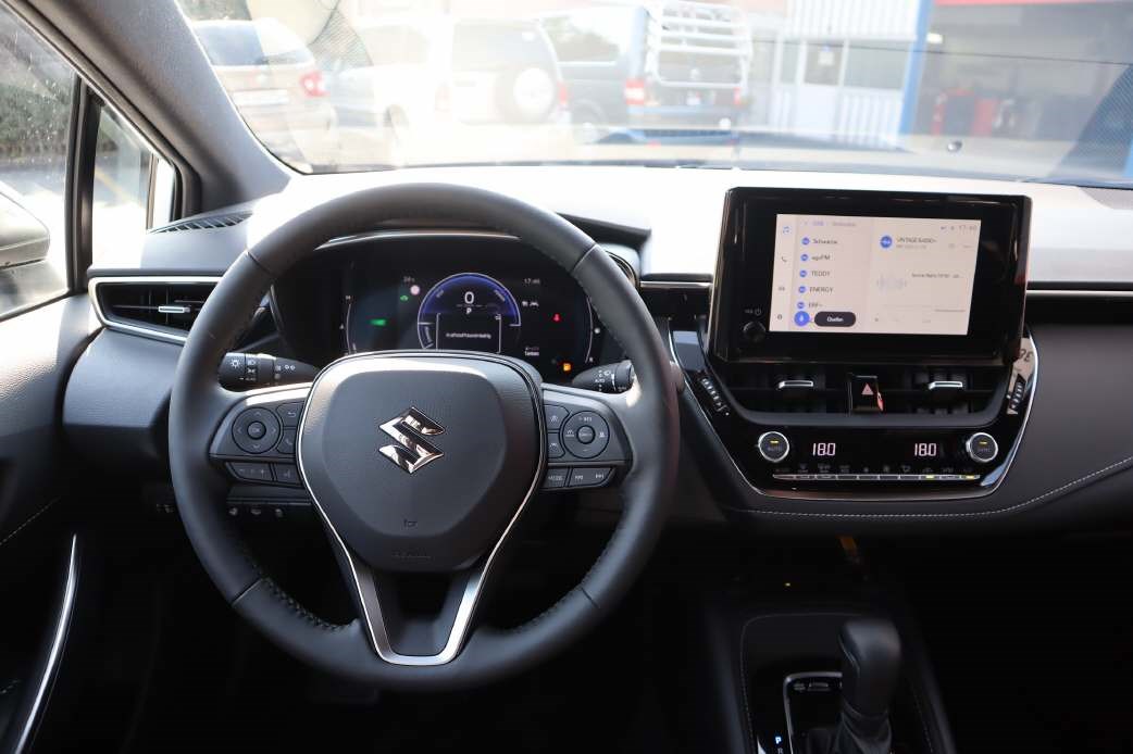 SUZUKI Swace 1.8 Compact Top Hybrid-image-2