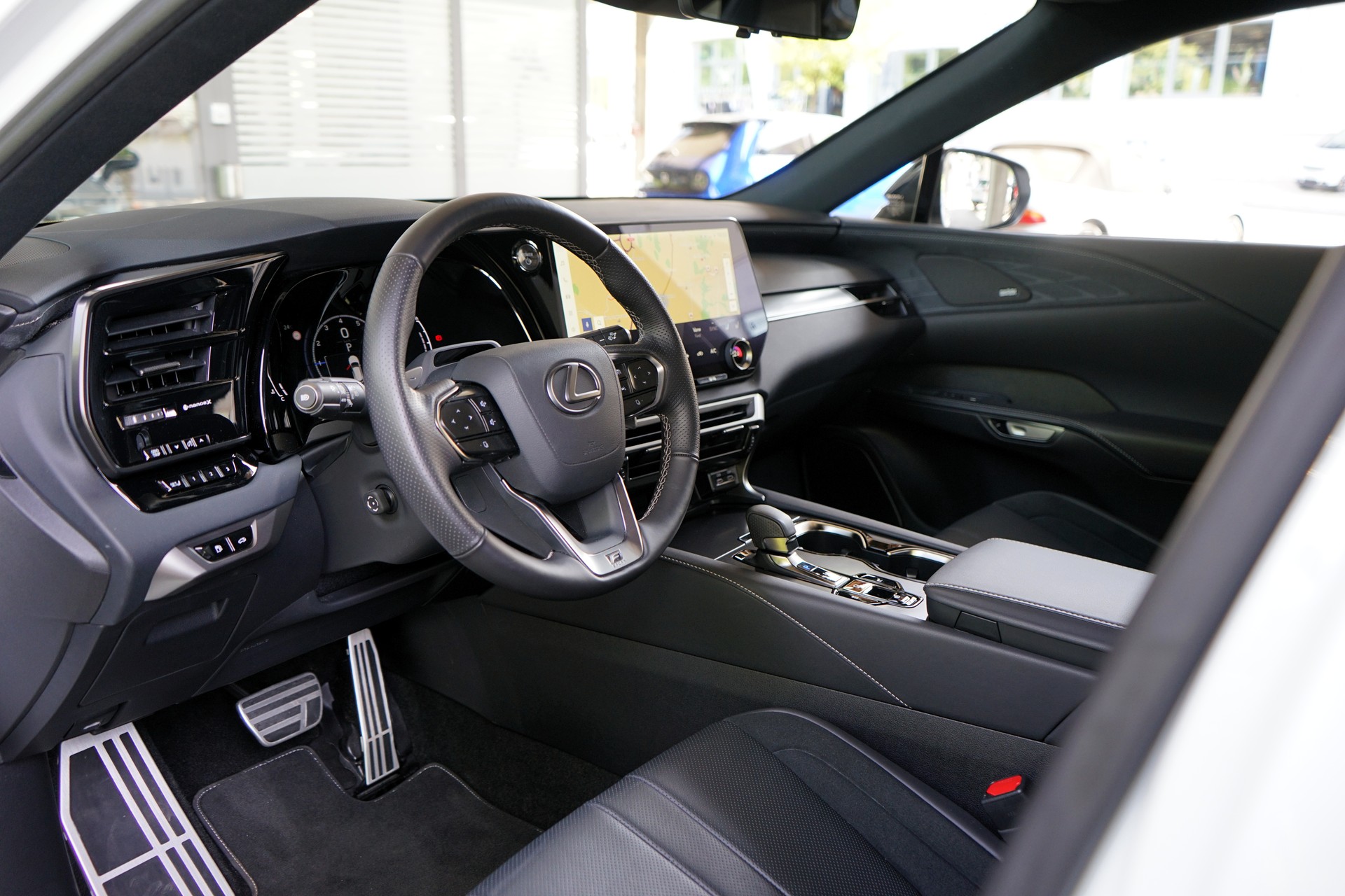 LEXUS RX 500h F Sport AWD-showroom-element-3