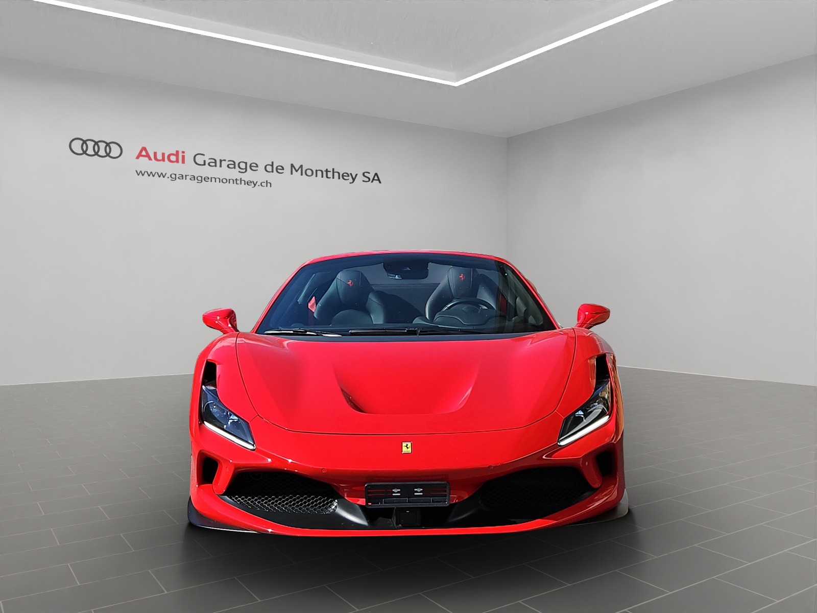 FERRARI F8 Spider-showroom-element-1