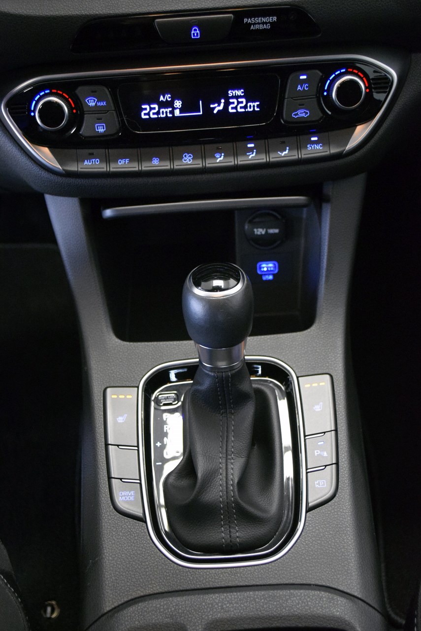 HYUNDAI i30 1.5 T-GDi Amplia-image-10