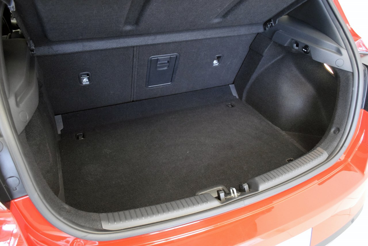 HYUNDAI i30 1.5 T-GDi Amplia-image-8