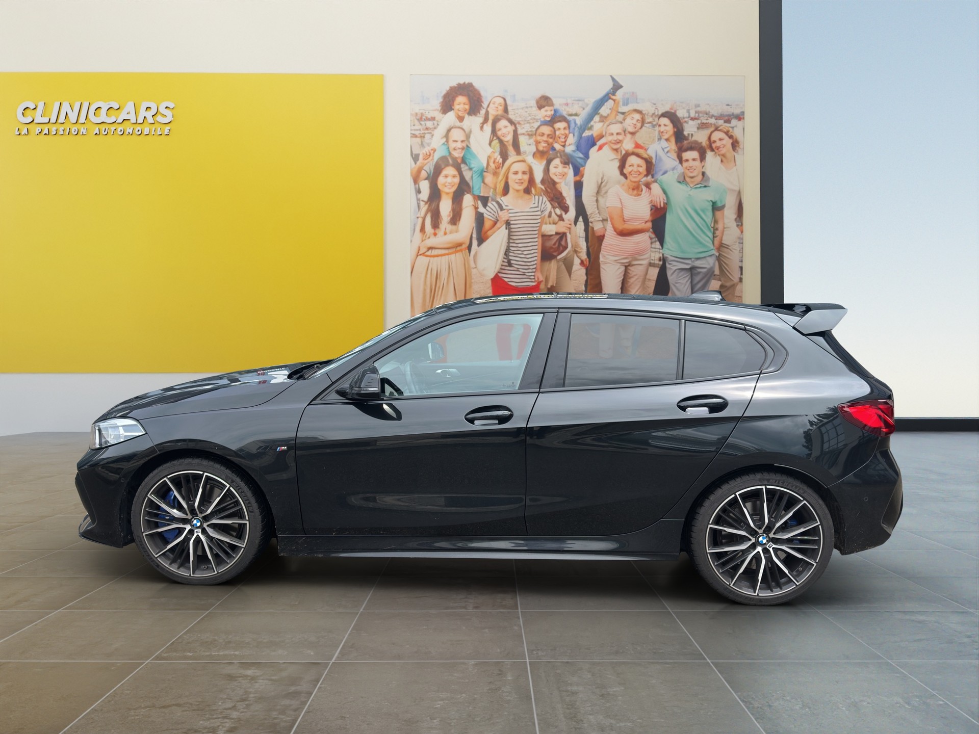 BMW M135i xDrive Steptronic-showroom-element-1