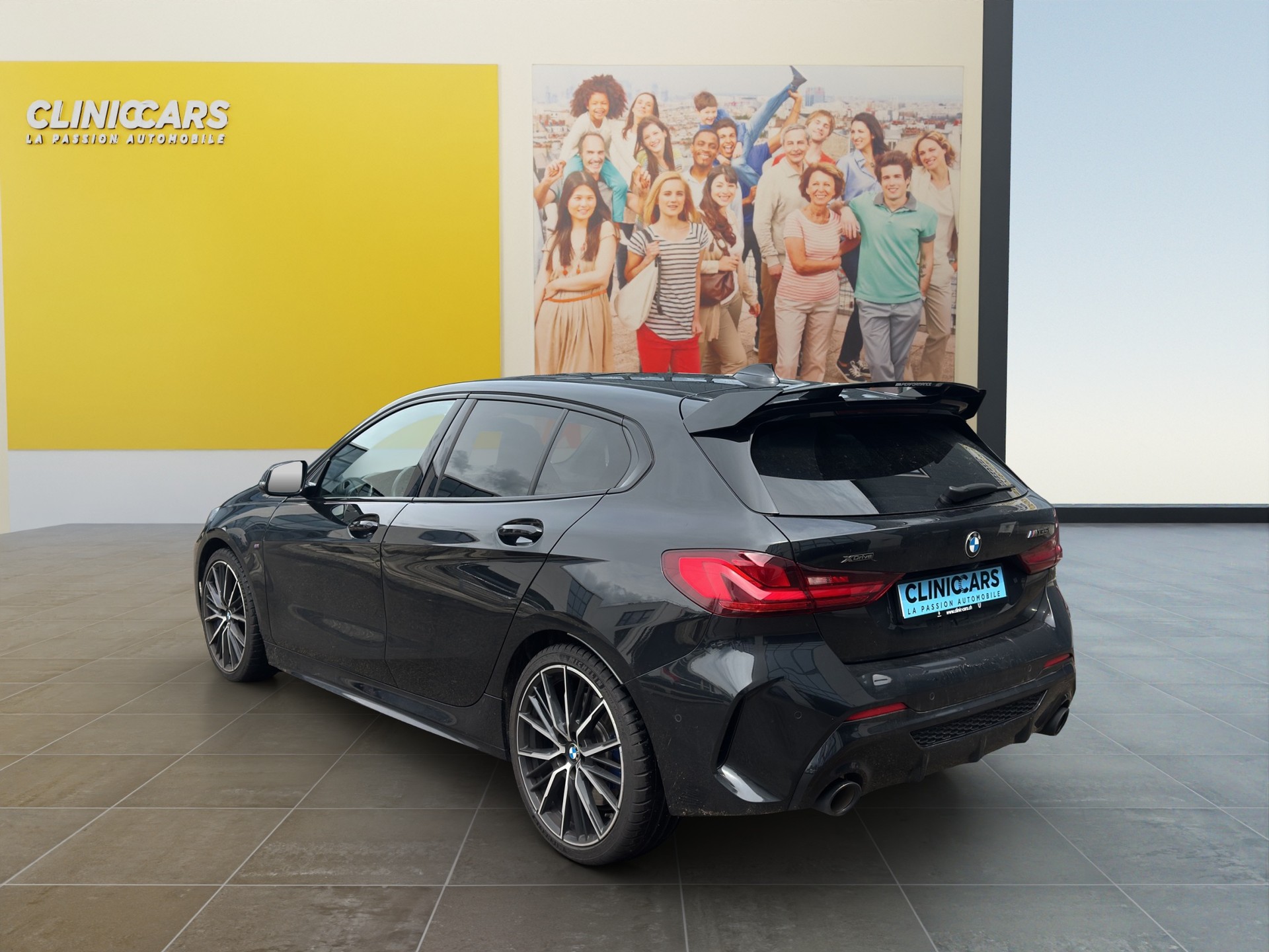 BMW M135i xDrive Steptronic-showroom-element-2