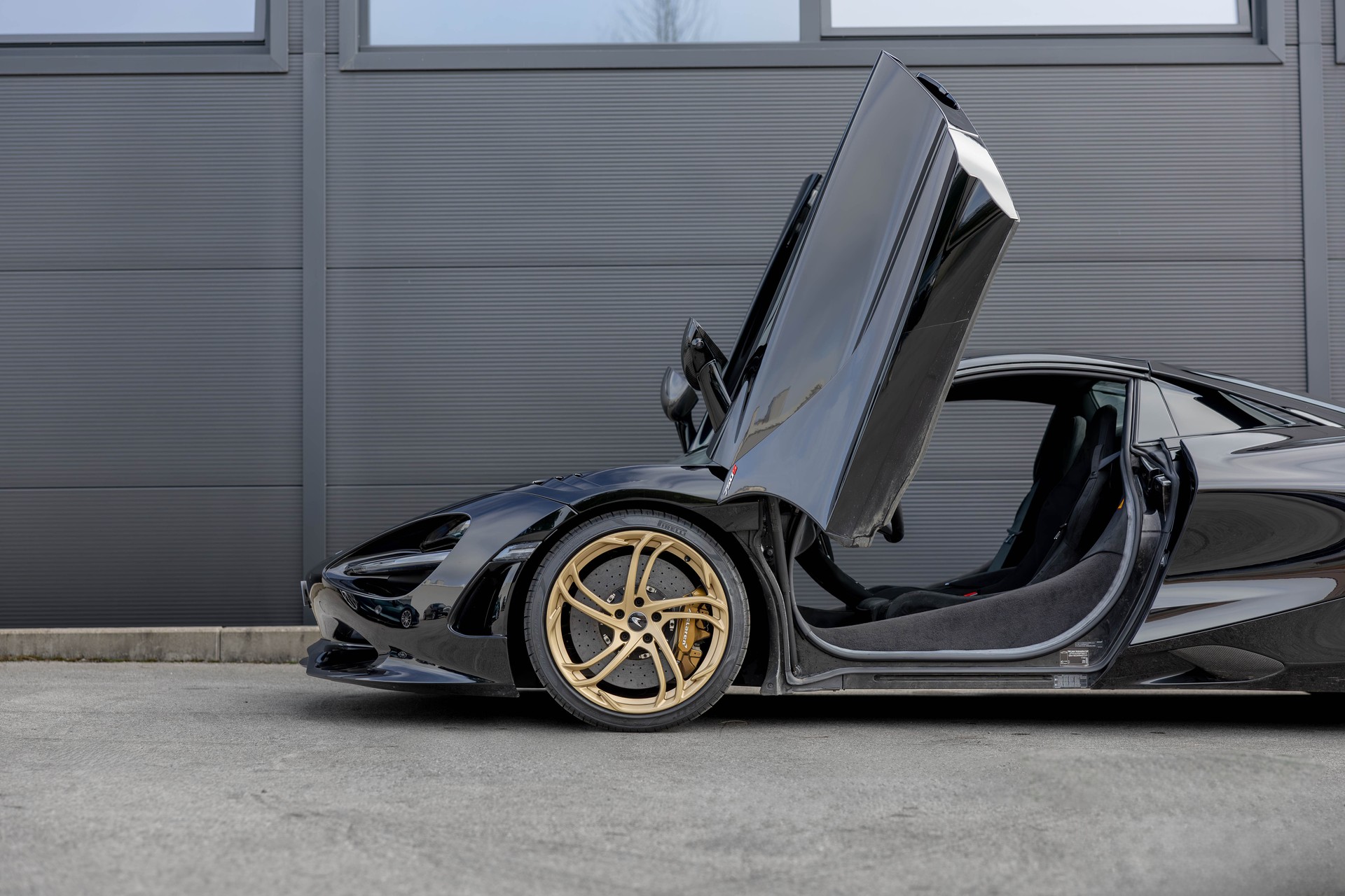 McLAREN 750S-image-4