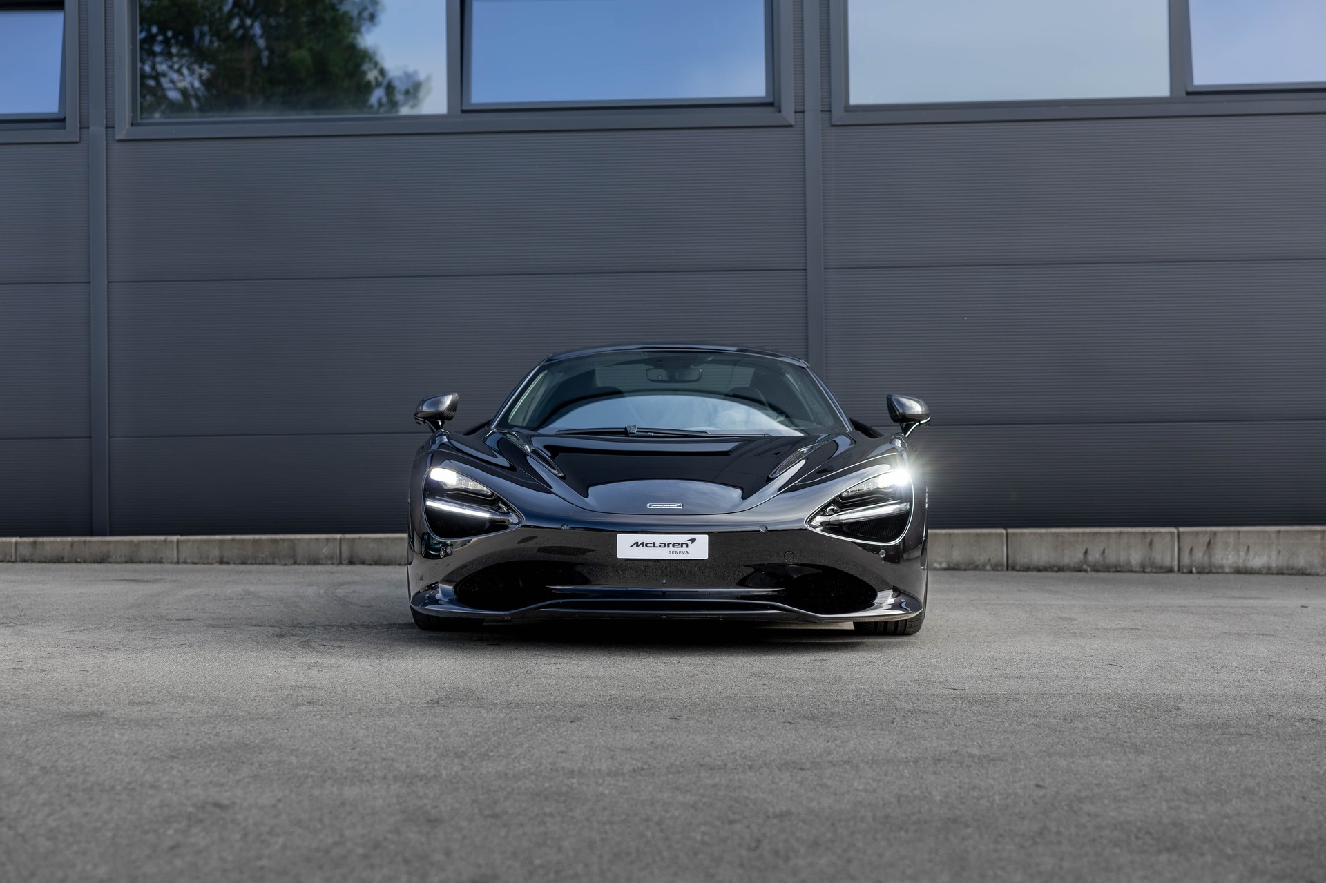 McLAREN 750S-image-1