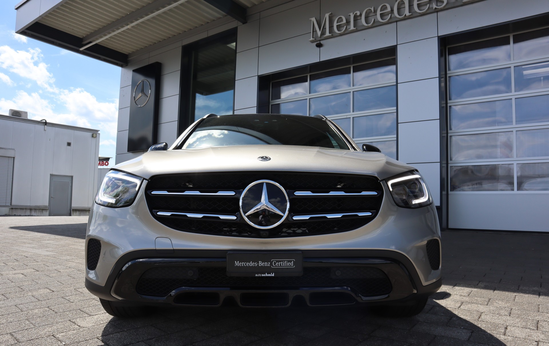 MERCEDES-BENZ GLC 300 e 4Matic 9G-Tronic-showroom-element-2