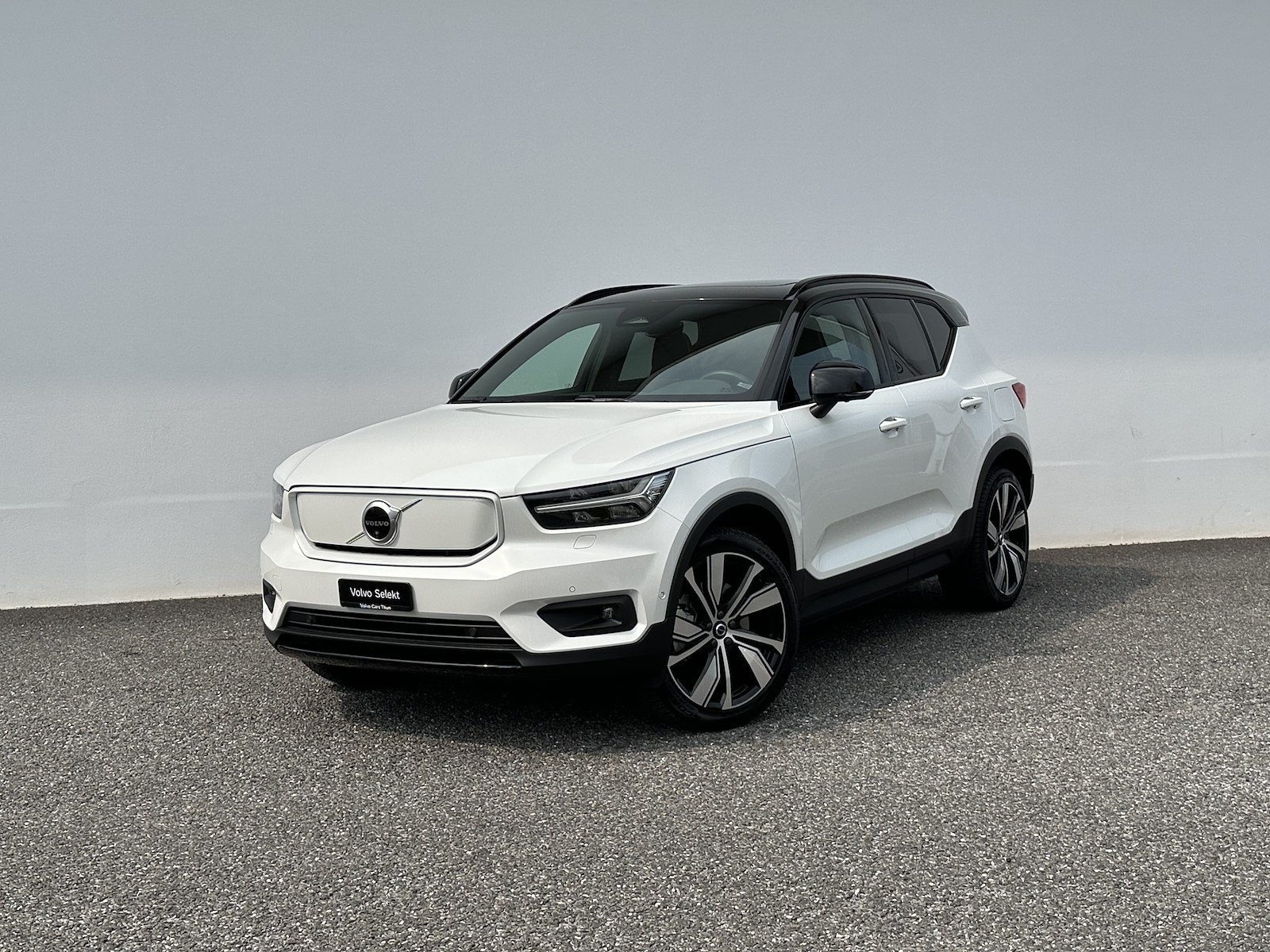 VOLVO XC40 P8 Twin Pro (SUV / Geländewagen) Volvo VOLVO XC40 P8 Twin Pro (SUV / Geländewagen)