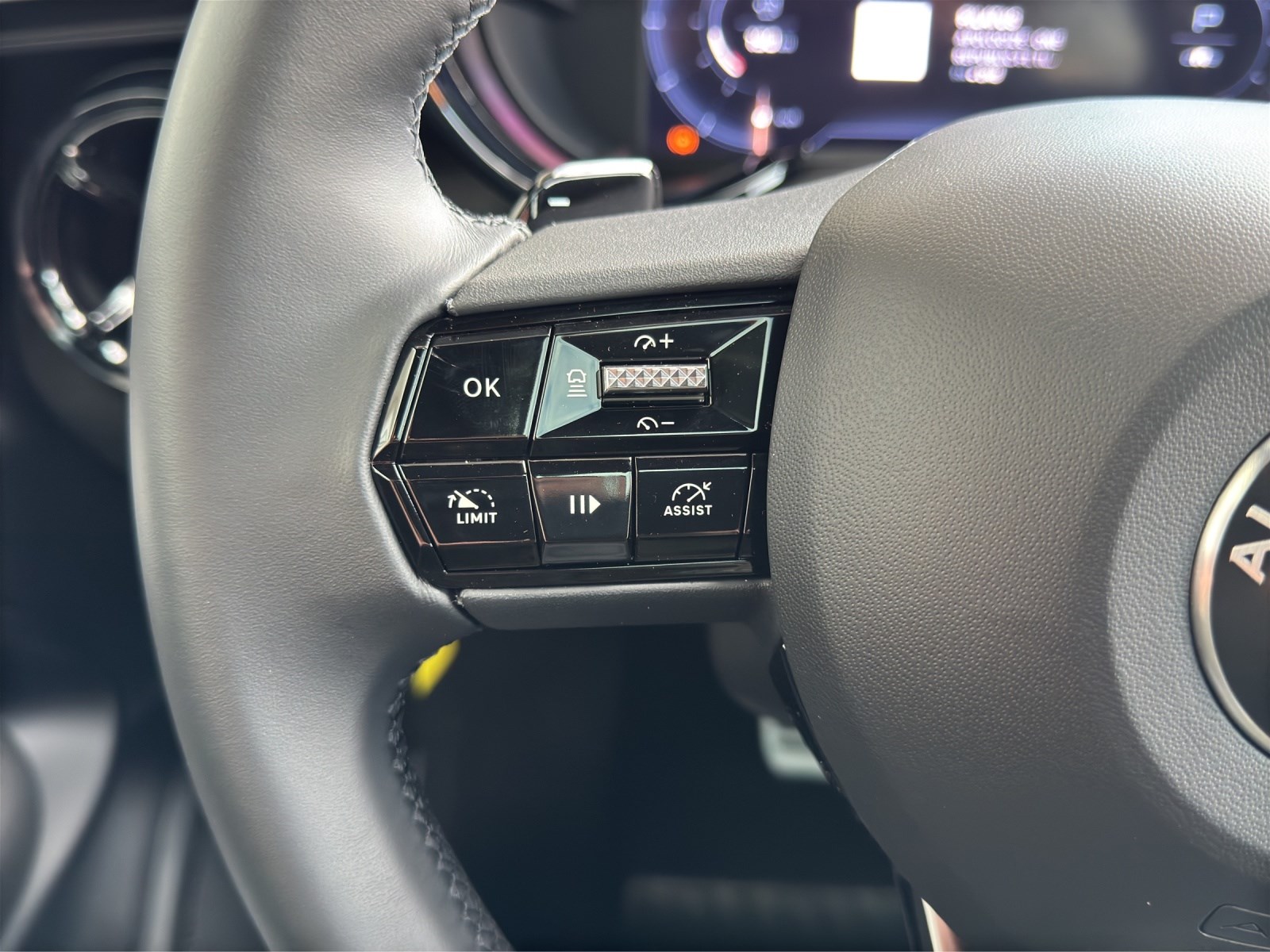 ALFA ROMEO Junior 1.2 Ibrida Speciale SPORT TECH SKY-image-10