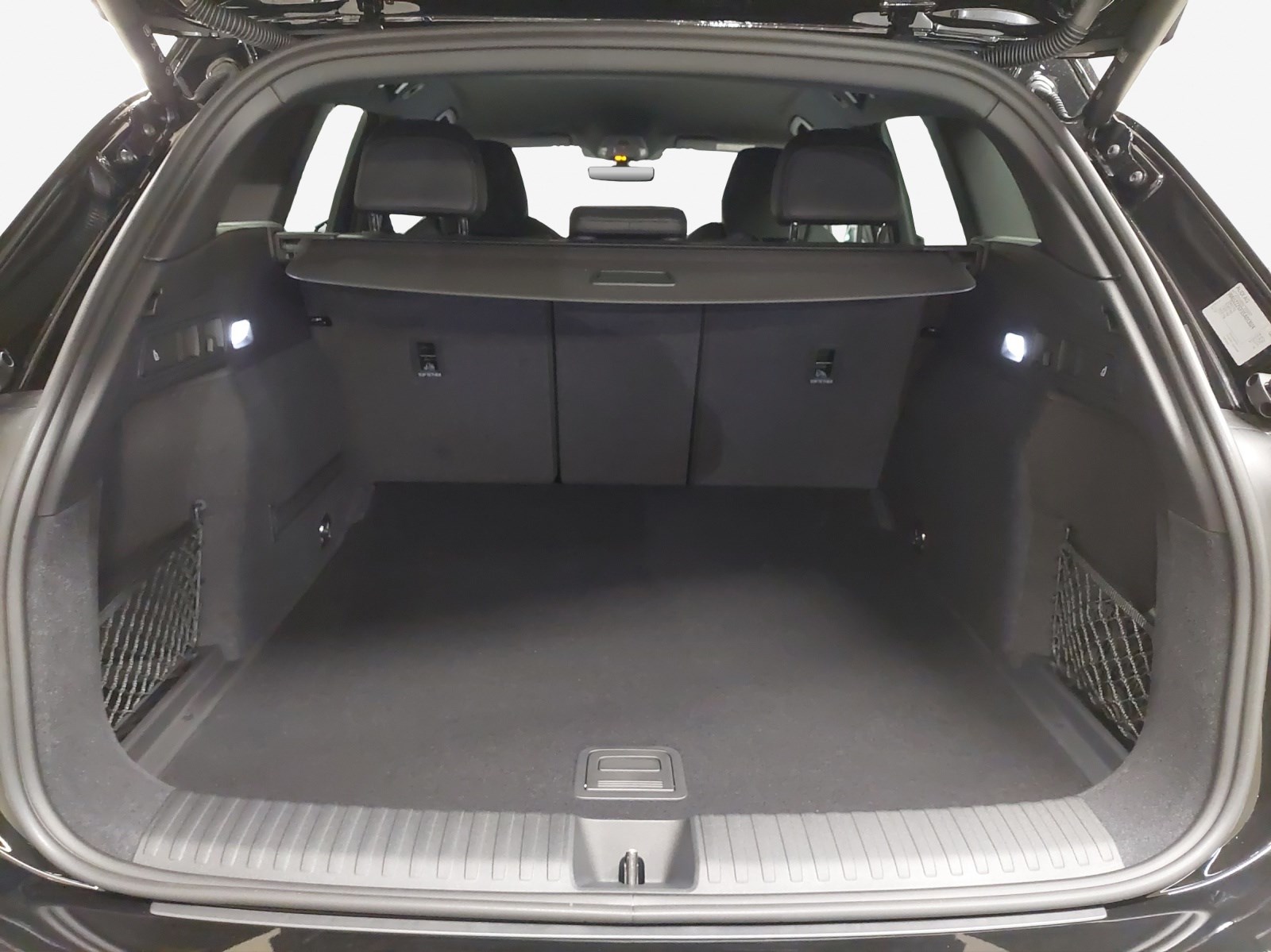 AUDI Q6 e-tron quattro-image-12