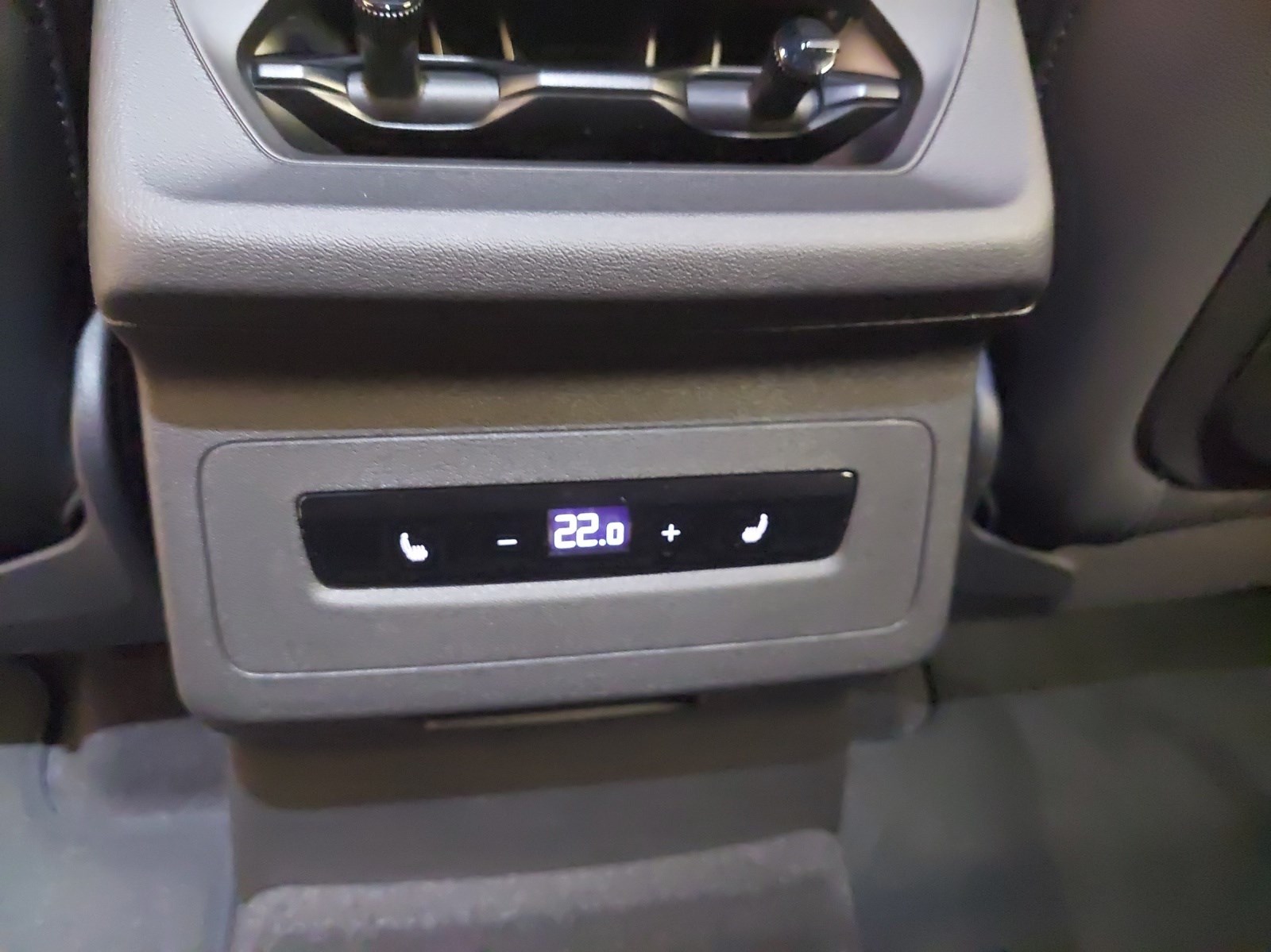AUDI Q6 e-tron quattro-image-13