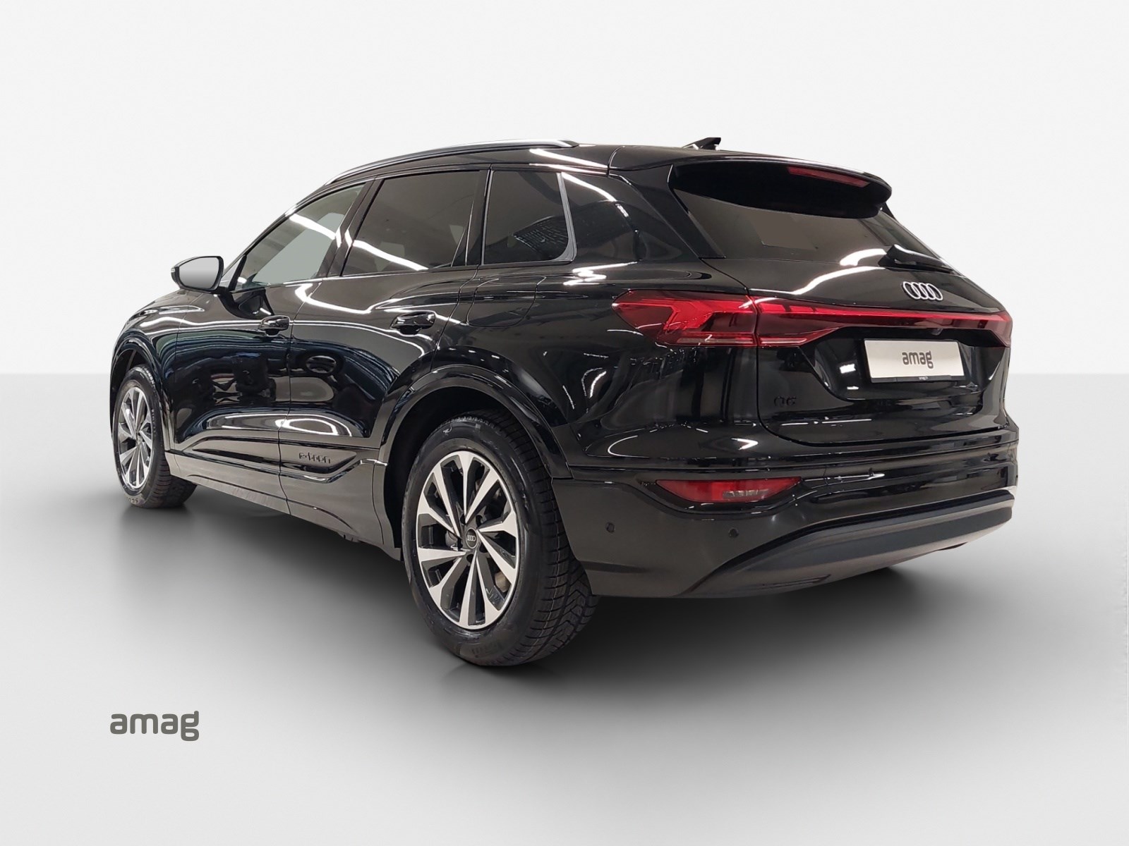 AUDI Q6 e-tron quattro-showroom-element-2