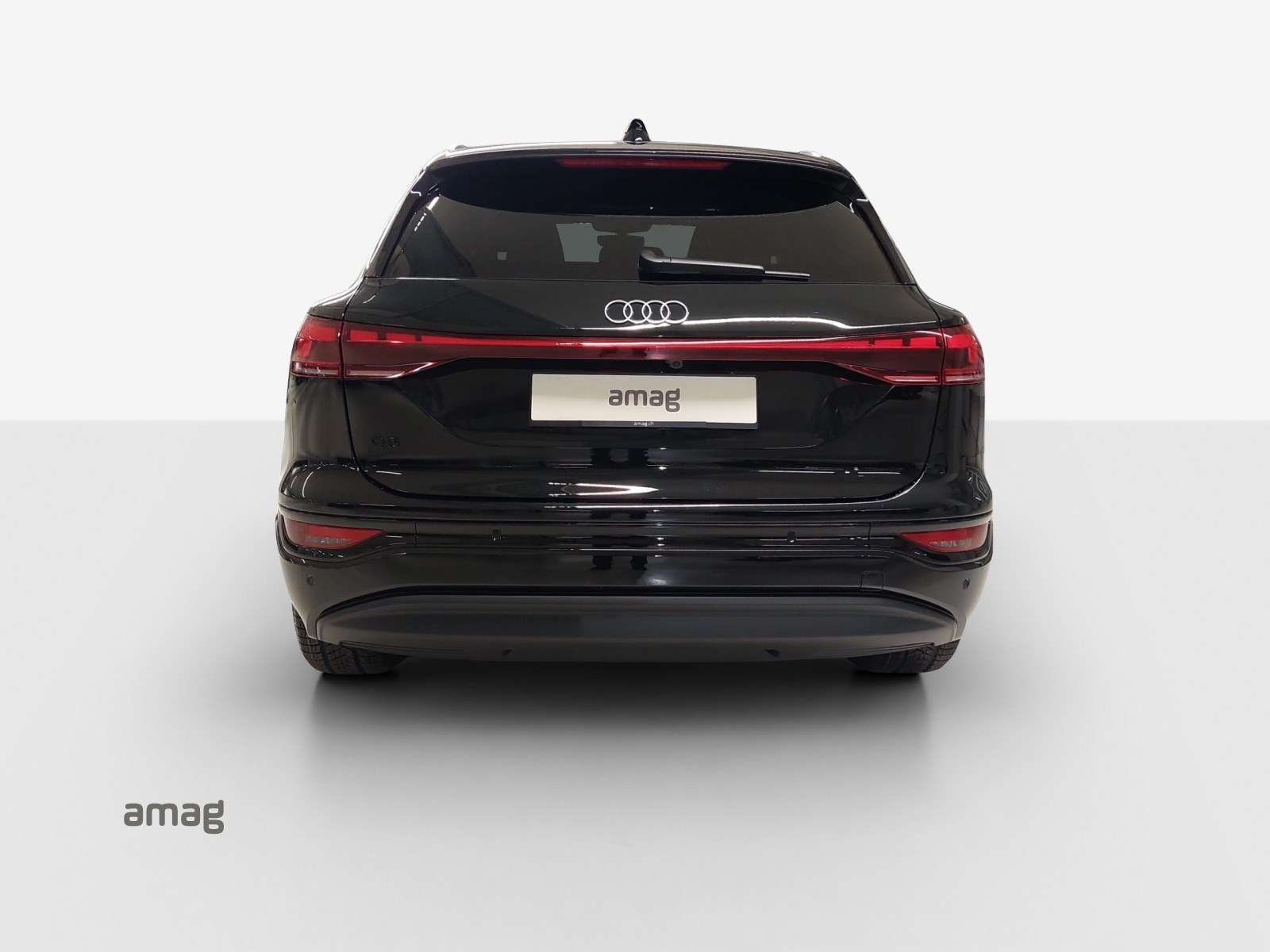 AUDI Q6 e-tron quattro-showroom-element-3