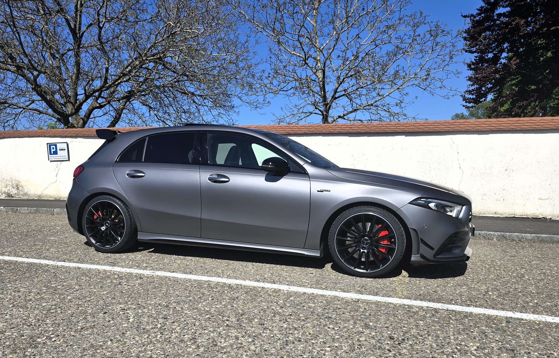 MERCEDES-BENZ A 35 AMG 4Matic Speedshift-showroom-element-2