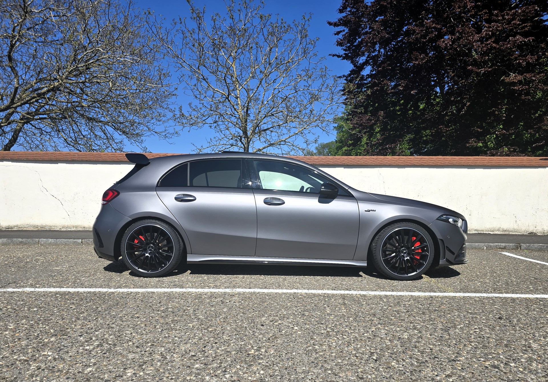 MERCEDES-BENZ A 35 AMG 4Matic Speedshift-showroom-element-3