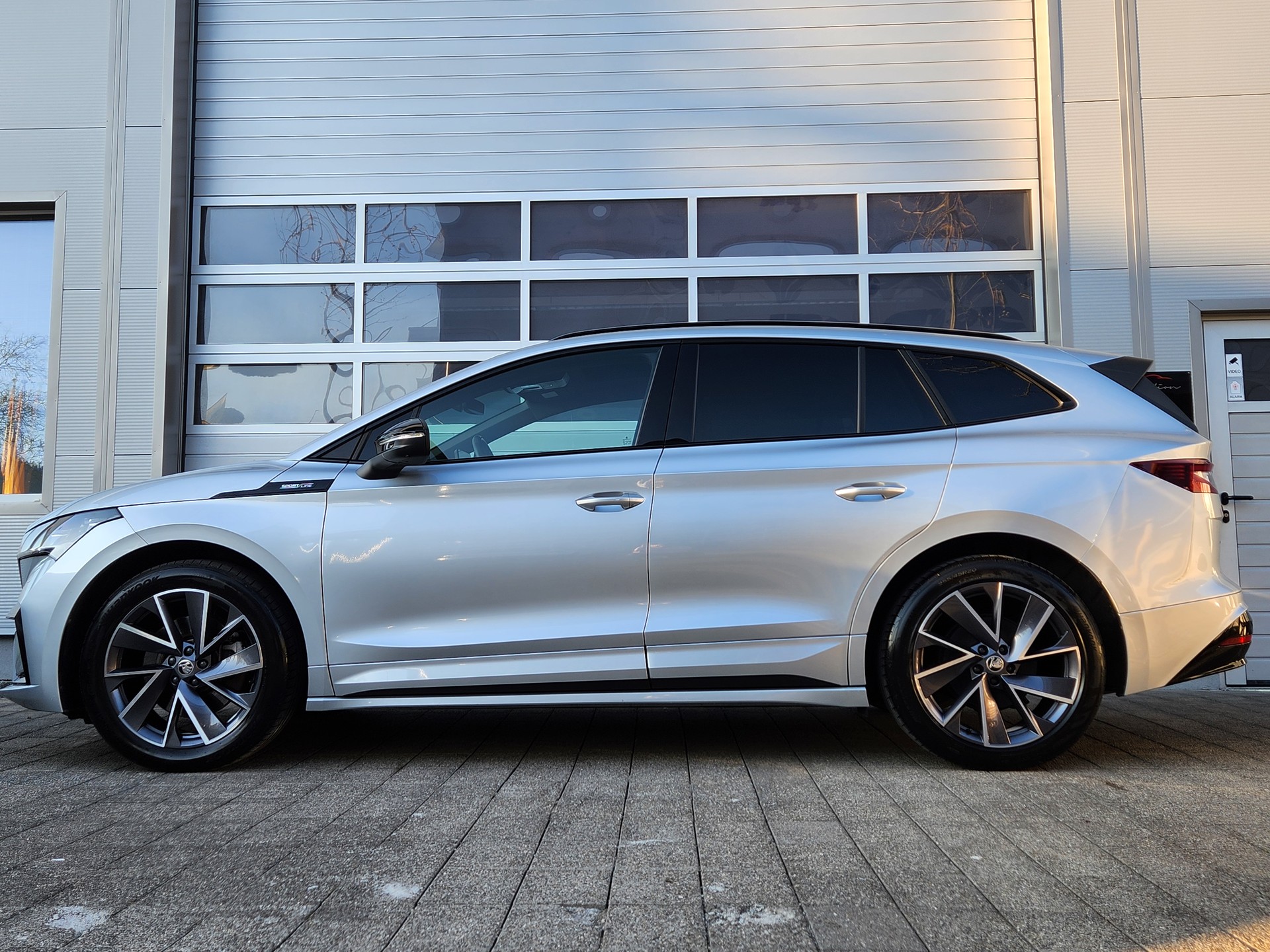 SKODA Enyaq iV 80 SportLine Ultra * ** VOLLAUSSTATTUNG -BATTERIEZERTIFIKAT -MASSAGE SITZE -EL.ANHÄNGERKUPPLUNG -GARANTIE BIS 06.2030-showroom-element-2