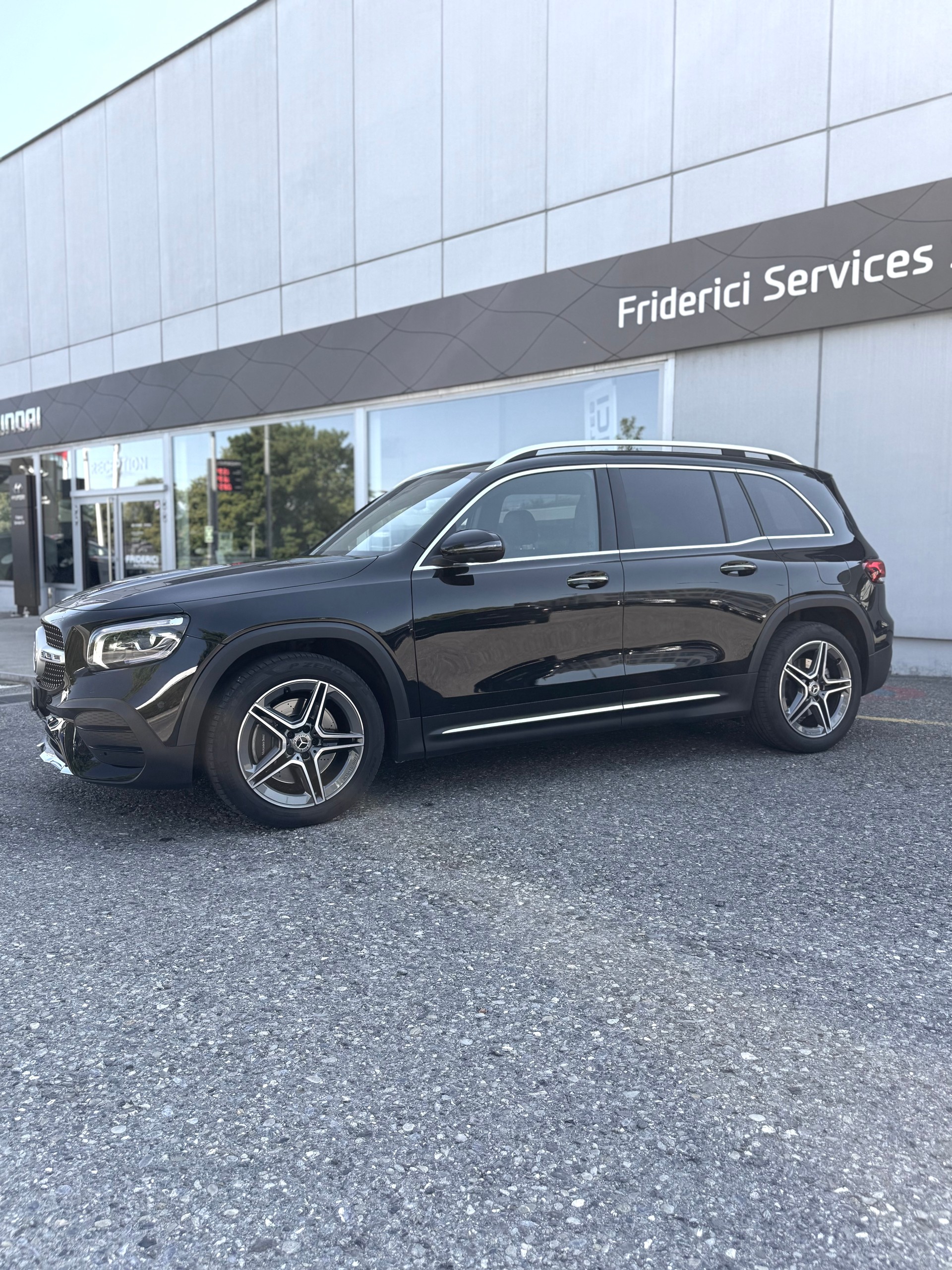 MERCEDES-BENZ GLB 250 4Matic AMG Line 8G-Tronic-showroom-element-1