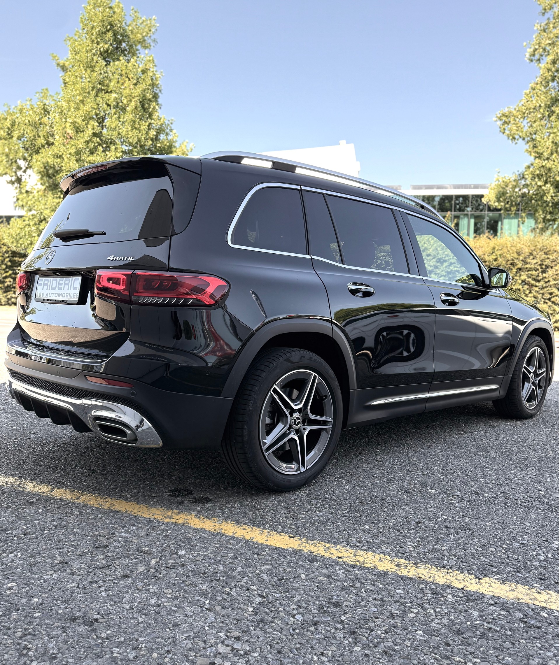 MERCEDES-BENZ GLB 250 4Matic AMG Line 8G-Tronic-showroom-element-2