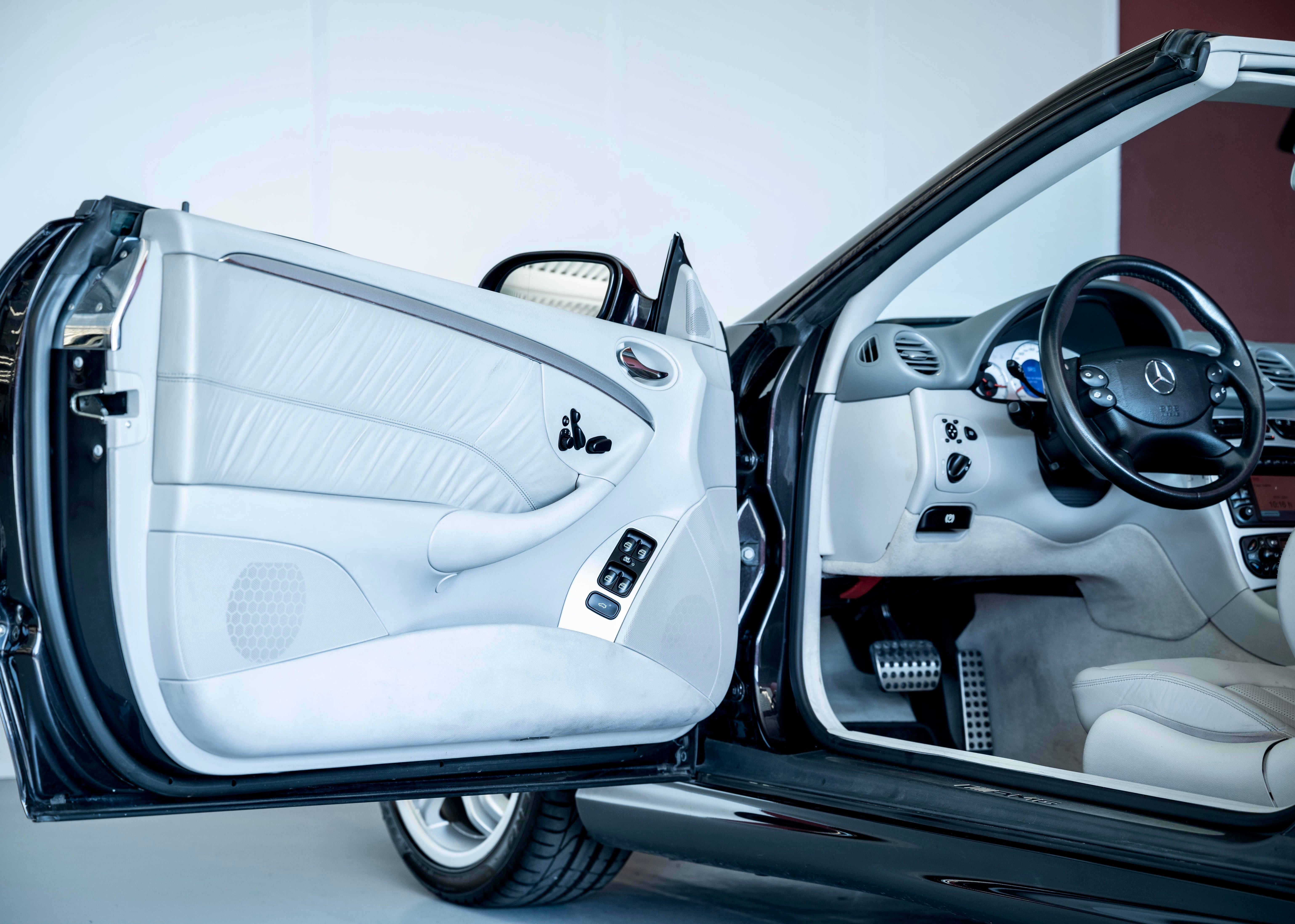 Image MERCEDES-BENZ CLK-55-AMG CLK 55 AMG Avantgarde (1st hand Swiss car, full Mercedes history) - SOLD !