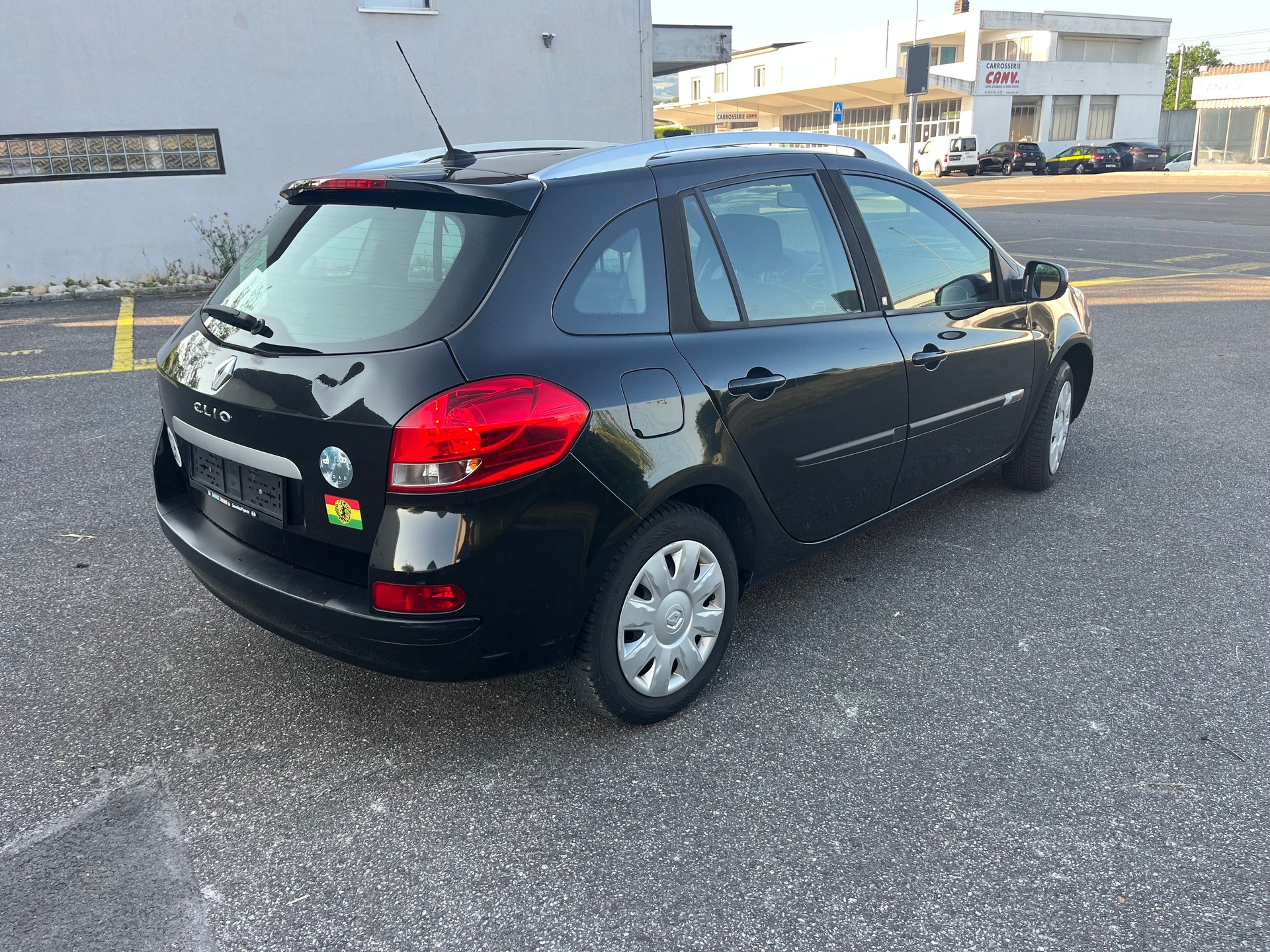 RENAULT Clio Grandtour 1.2 16V Turbo Dynamique-image-5