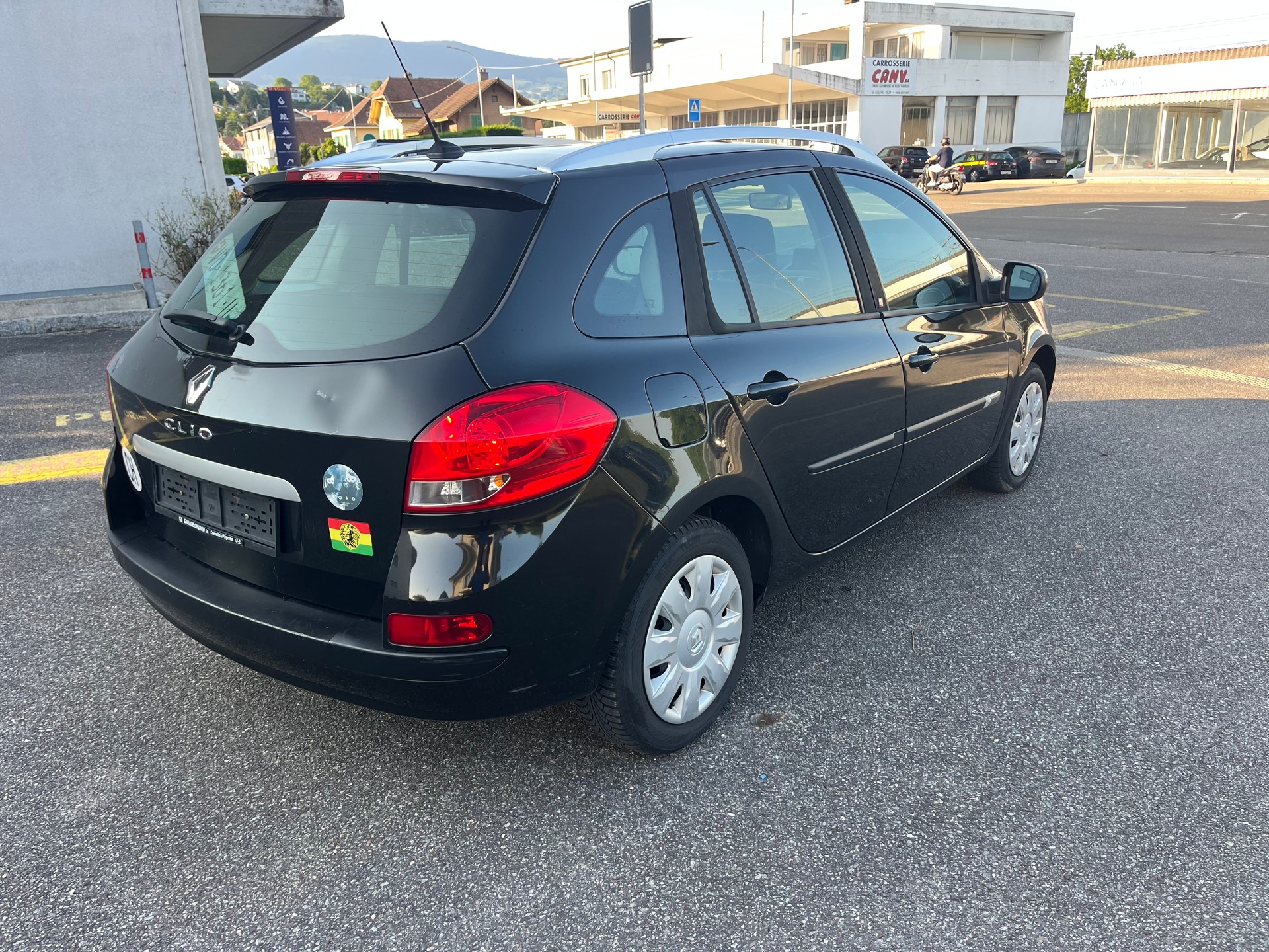 RENAULT Clio Grandtour 1.2 16V Turbo Dynamique-image-9