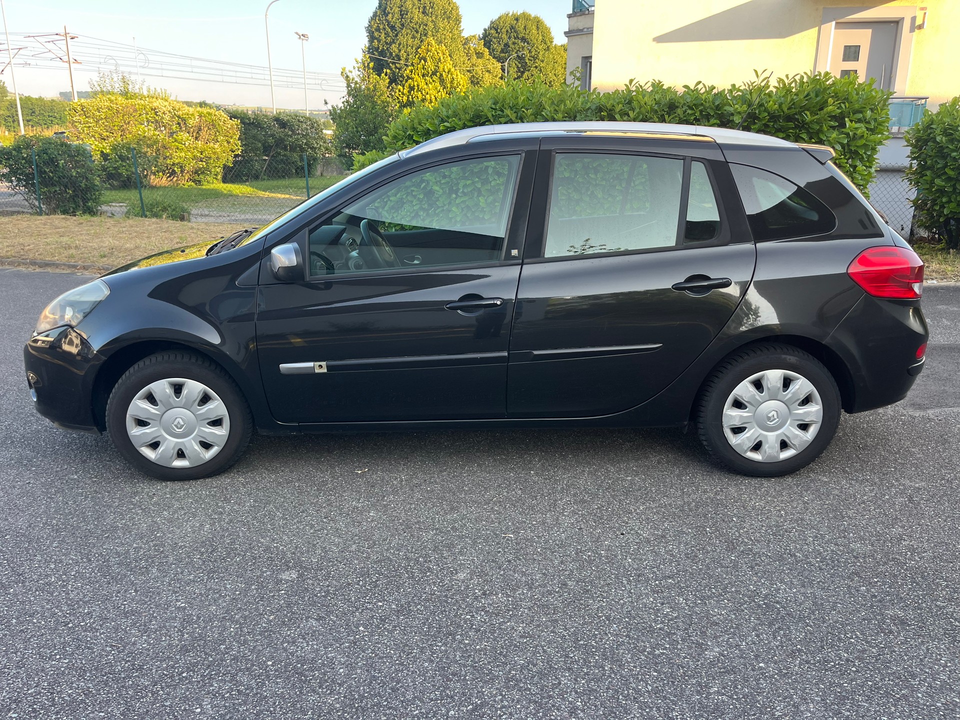 RENAULT Clio Grandtour 1.2 16V Turbo Dynamique-image-7