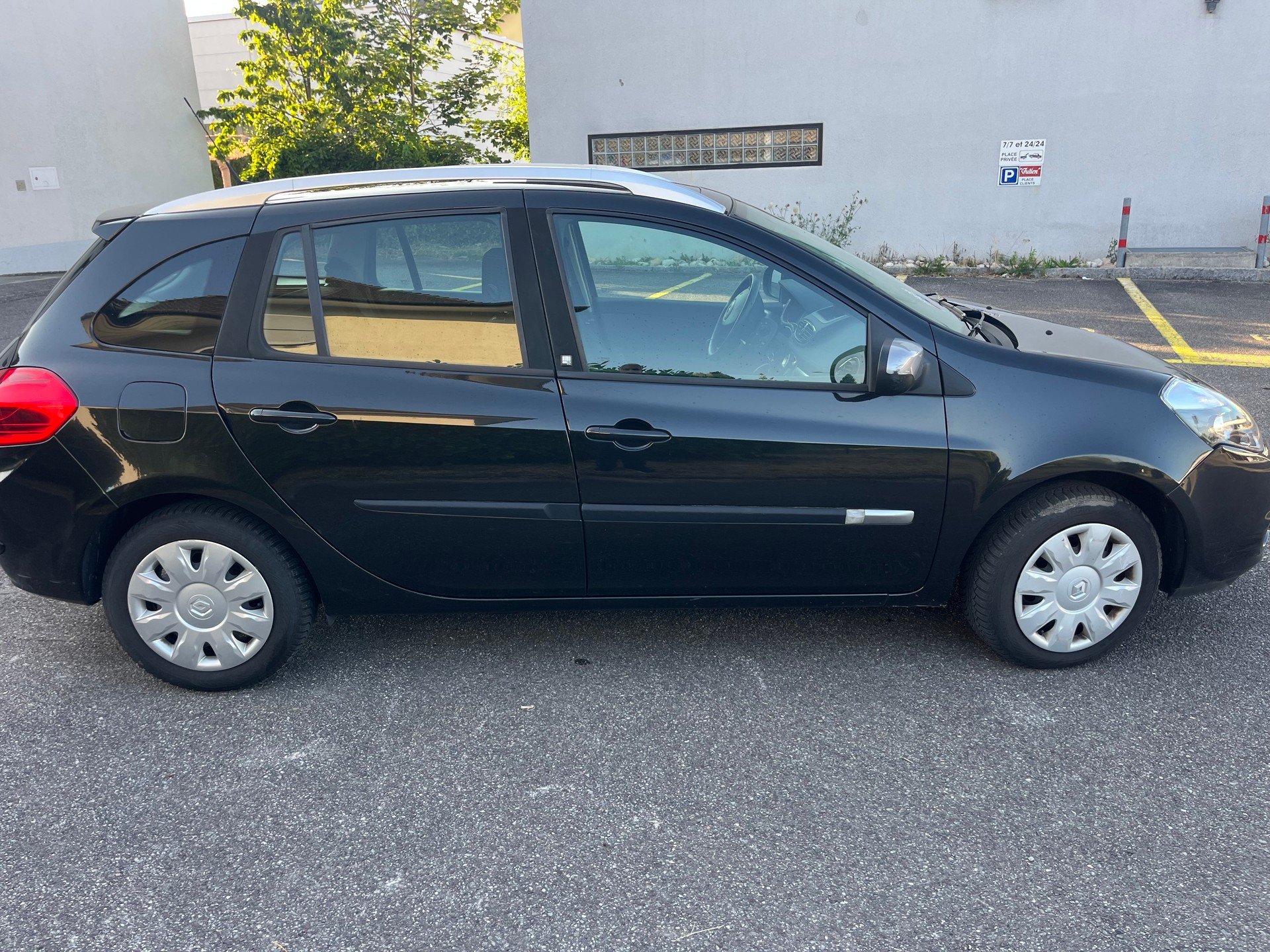 RENAULT Clio Grandtour 1.2 16V Turbo Dynamique-image-2