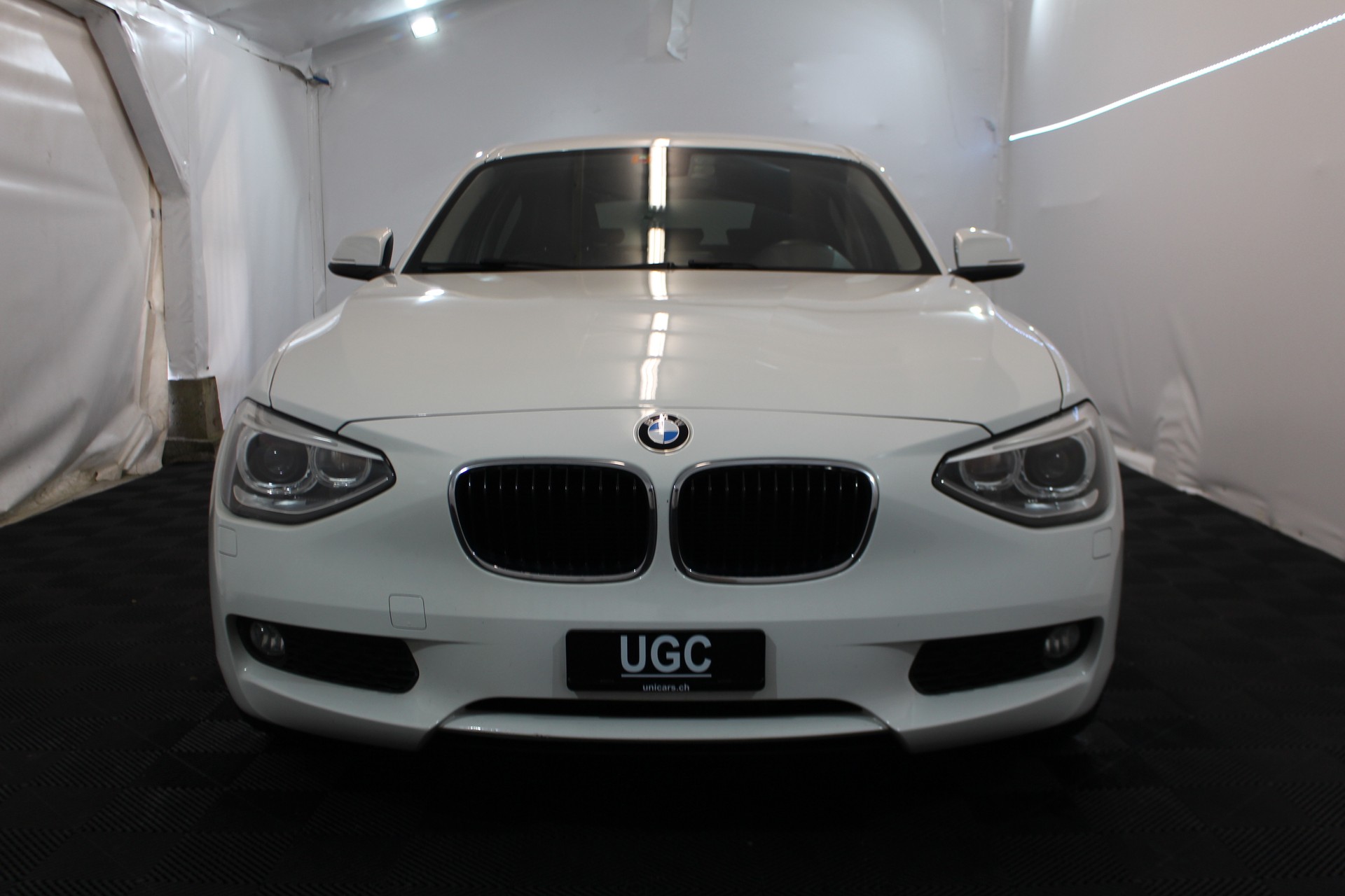 BMW 116i Steptronic-showroom-element-1