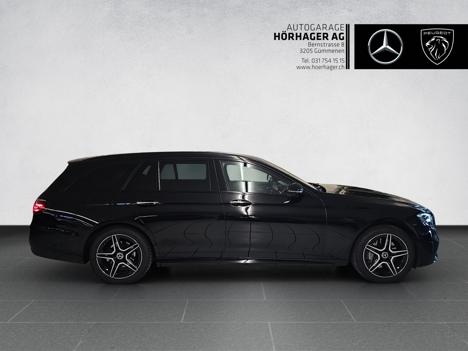 MERCEDES-BENZ E 220 d T 4Matic AMG Line 9G-Tronic-showroom-element-2