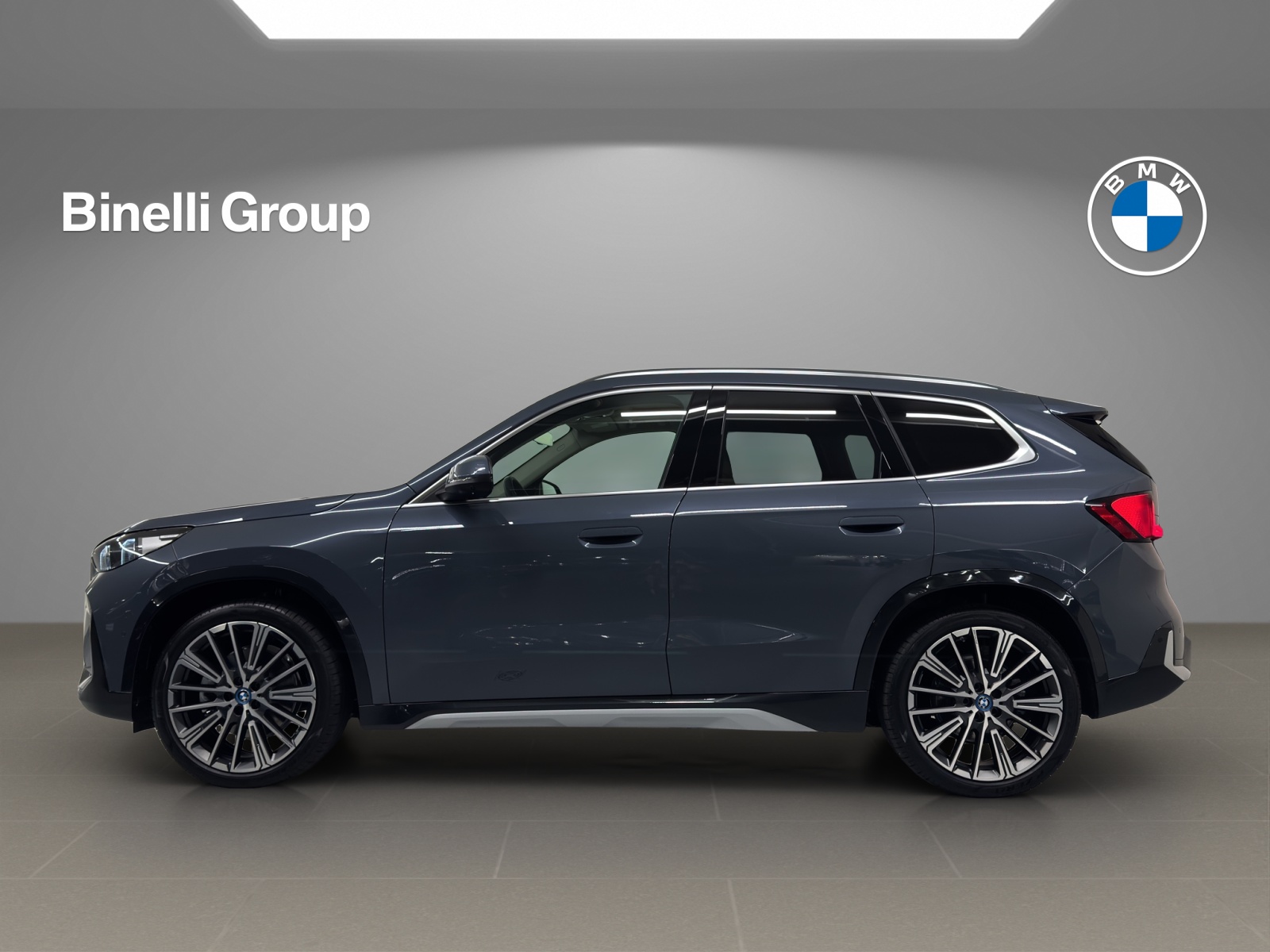BMW iX1 xDrive 30 xLine-showroom-element-1
