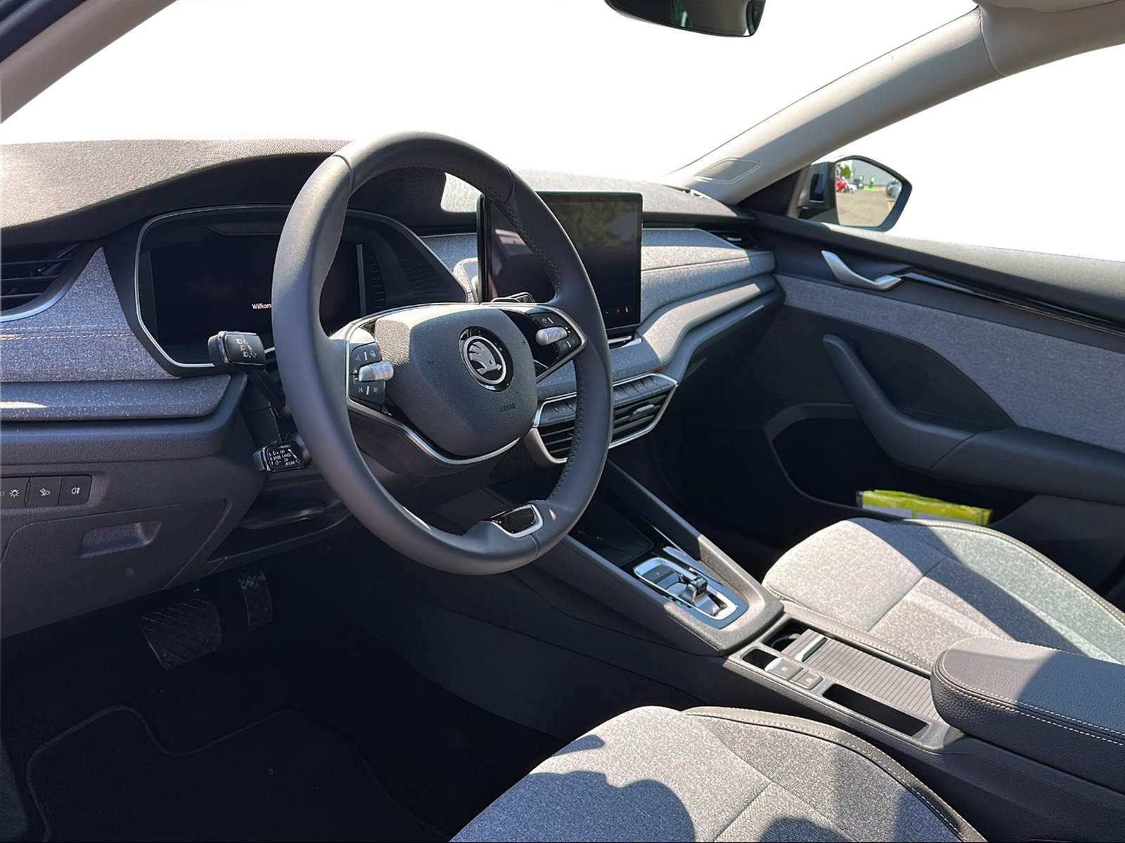 SKODA Octavia Combi 1.5 TSI mHEV DSG Selection-image-3