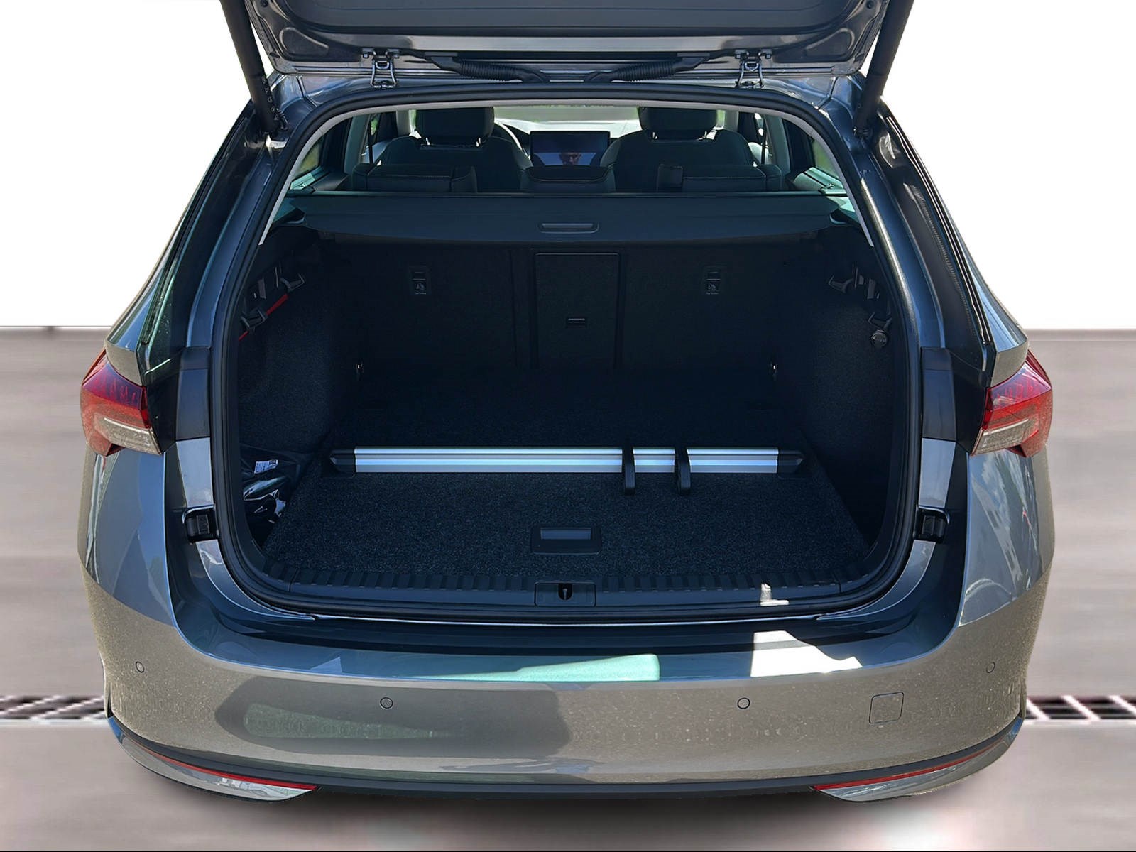 SKODA Octavia Combi 1.5 TSI mHEV DSG Selection-image-5