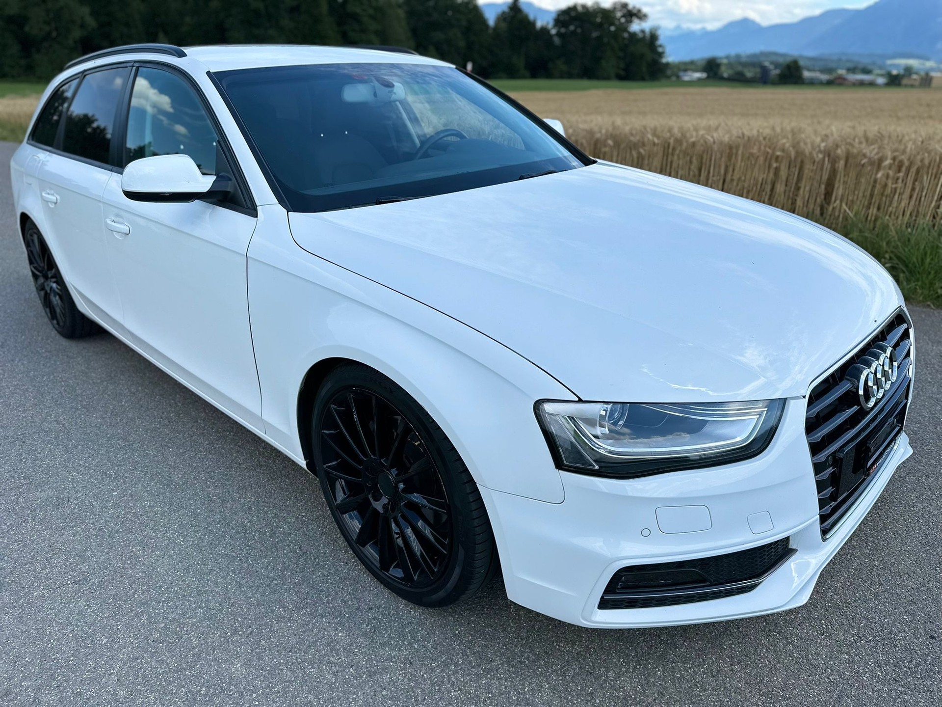 AUDI A4 Avant 2.0 TDI Attraction multitronic-showroom-element-3