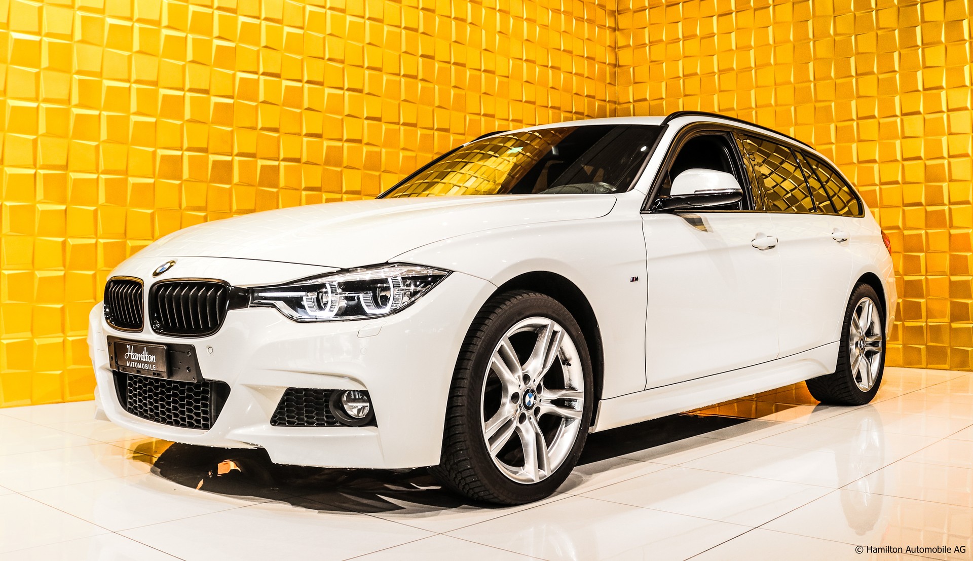BMW 320i xDrive Edition M Sport Steptronic-showroom-element-3
