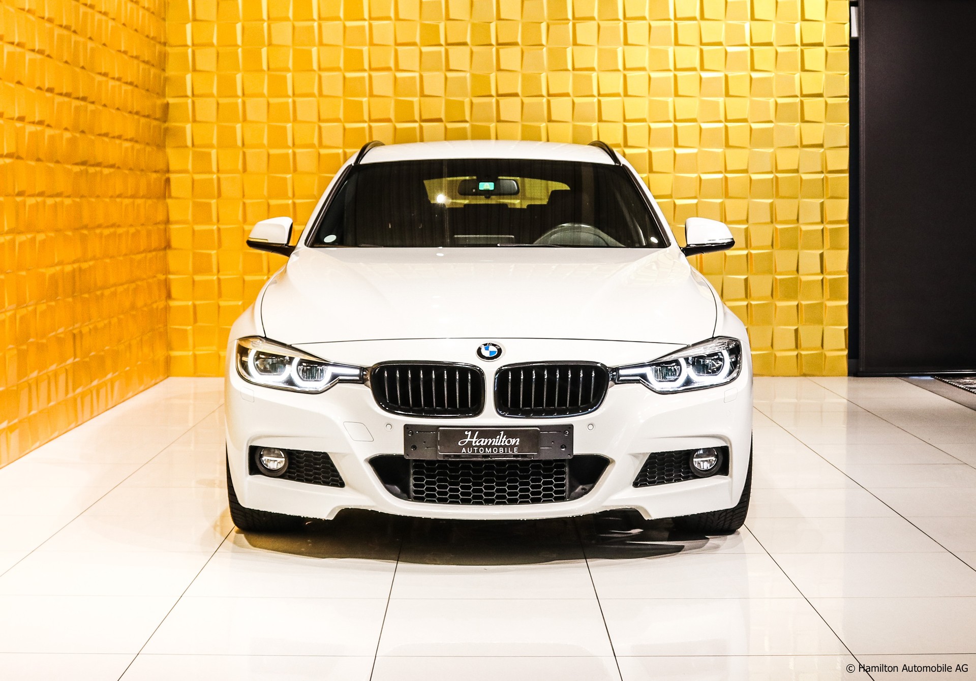 BMW 320i xDrive Edition M Sport Steptronic-showroom-element-2