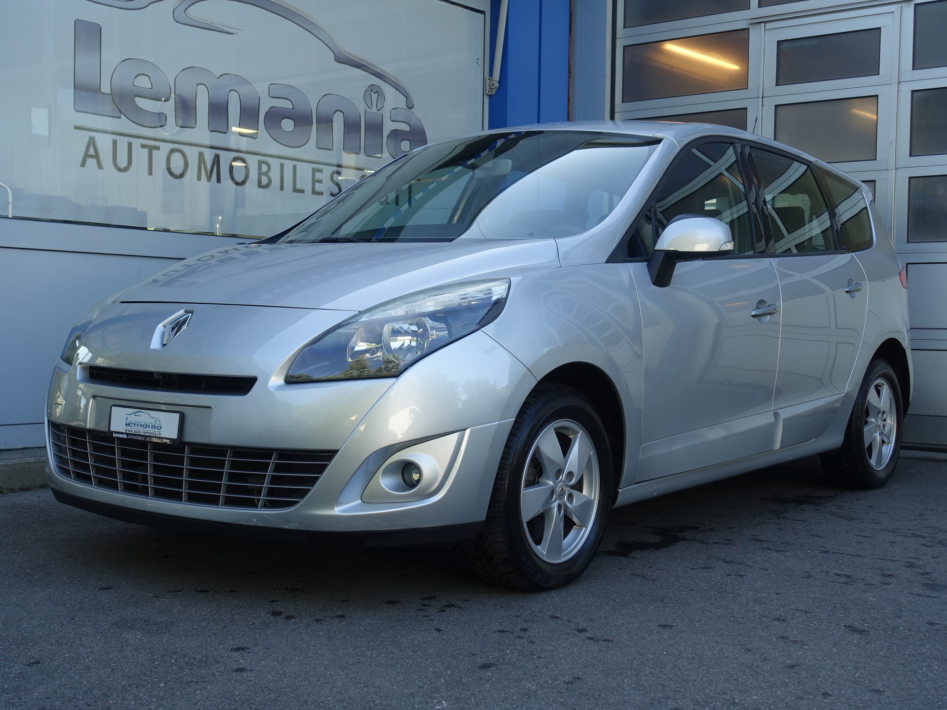 RENAULT Grand Scénic 2.0 16V Dynamique X-Tronic CVT-showroom-element-1