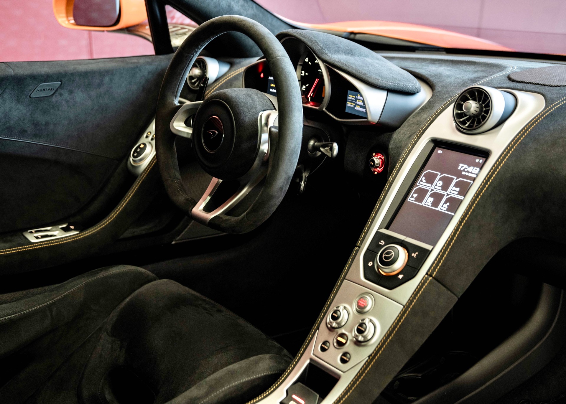 McLAREN 650S Coupé 3.8 V8 SSG-image-19