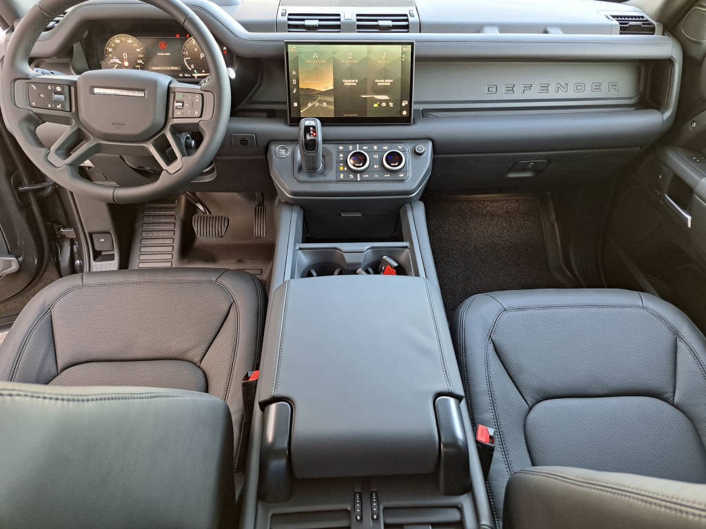 LAND ROVER Defender 110 3.0 D I6 250 X-Dynamic SE-image-11