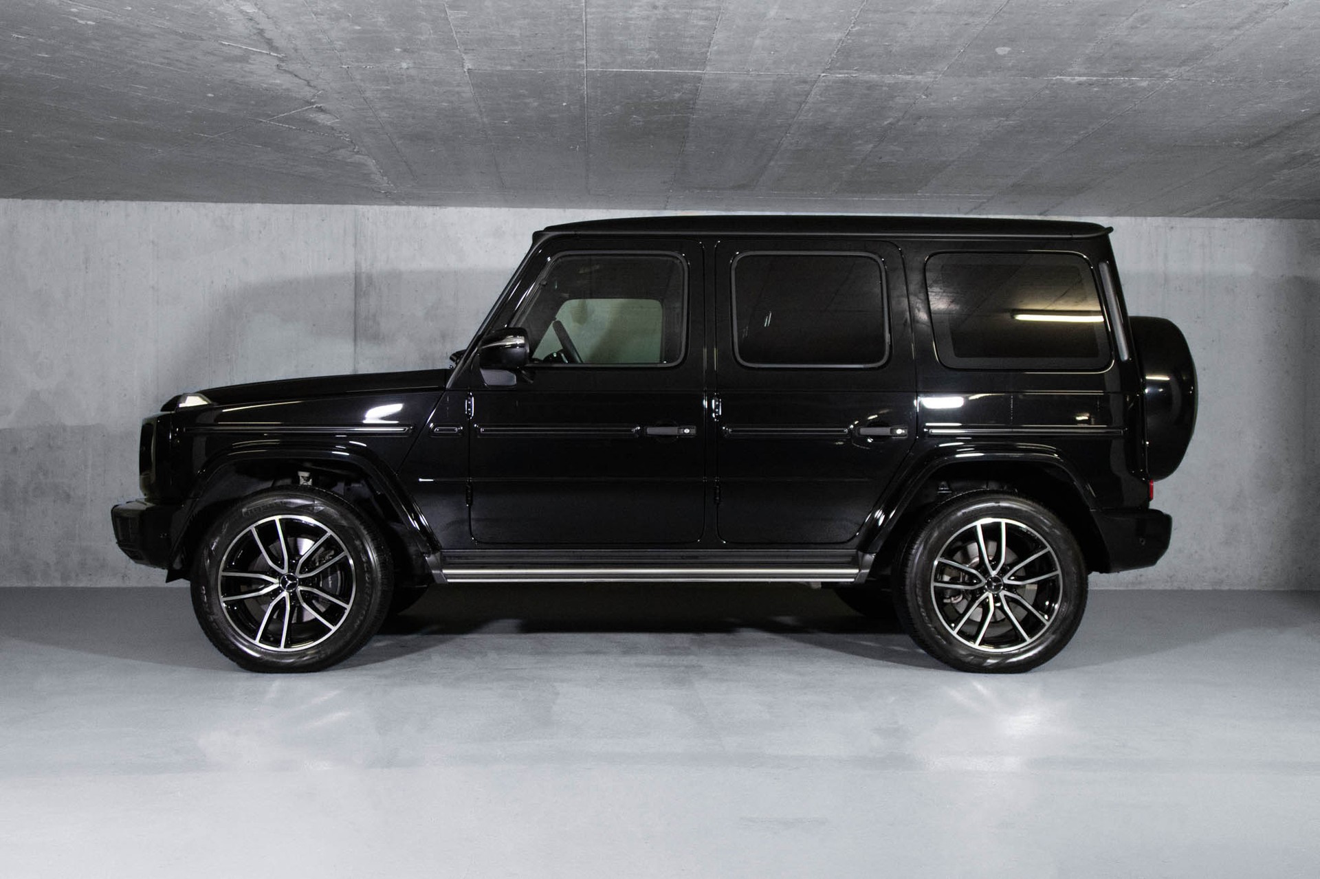 MERCEDES-BENZ G 400 d AMG Line 9G-Tronic-showroom-element-2