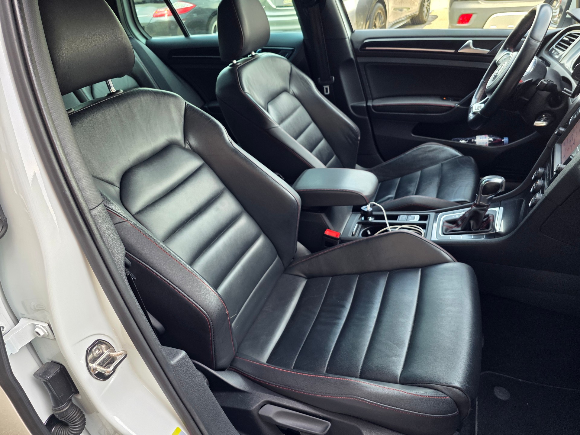 VW Golf 2.0 TSI GTI Performance DSG-image-10