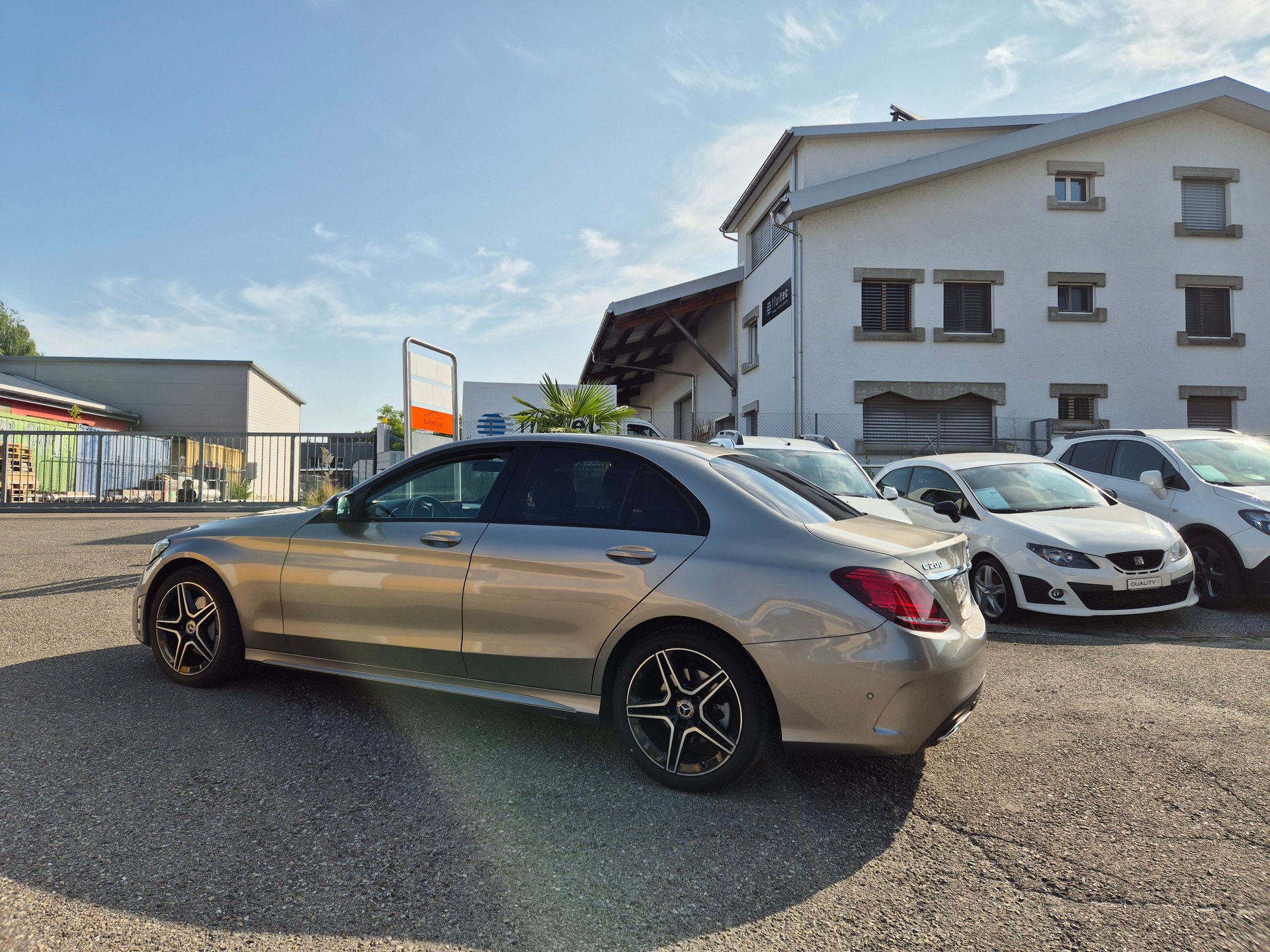 MERCEDES-BENZ C 200 4Matic AMG Line 9G-Tronic-showroom-element-3
