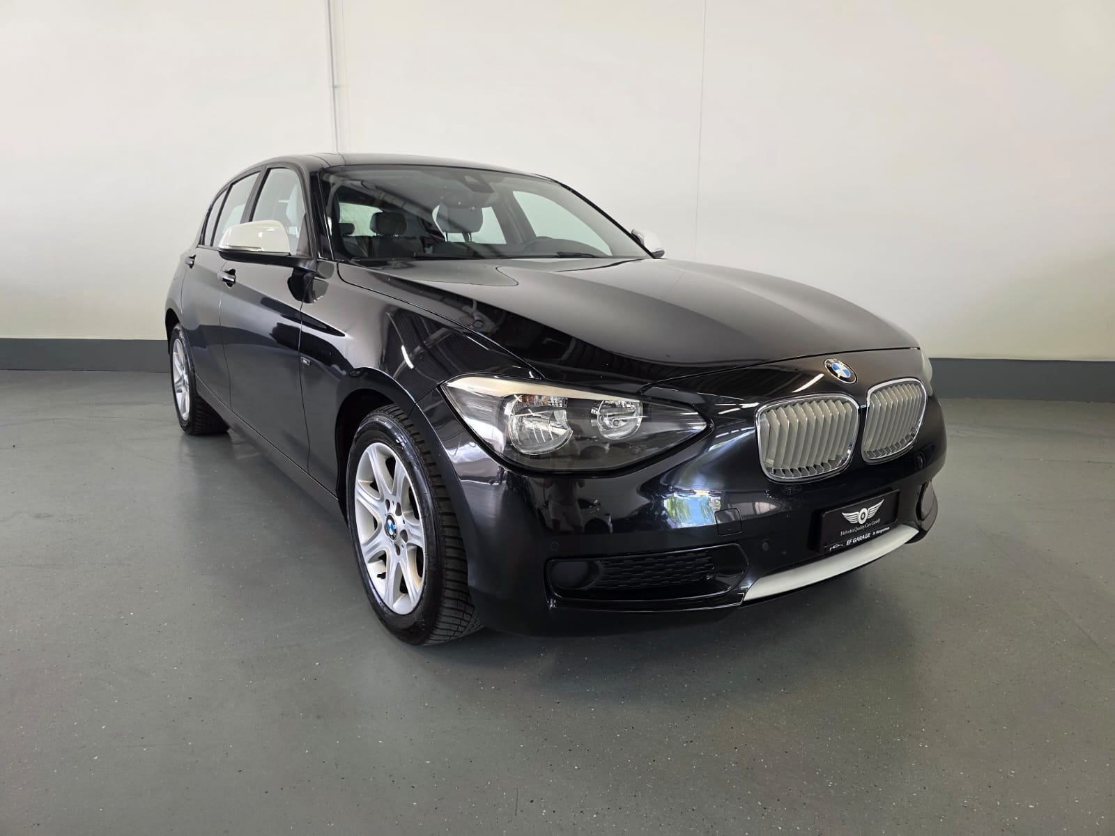 BMW 118d Urban Line-showroom-element-3