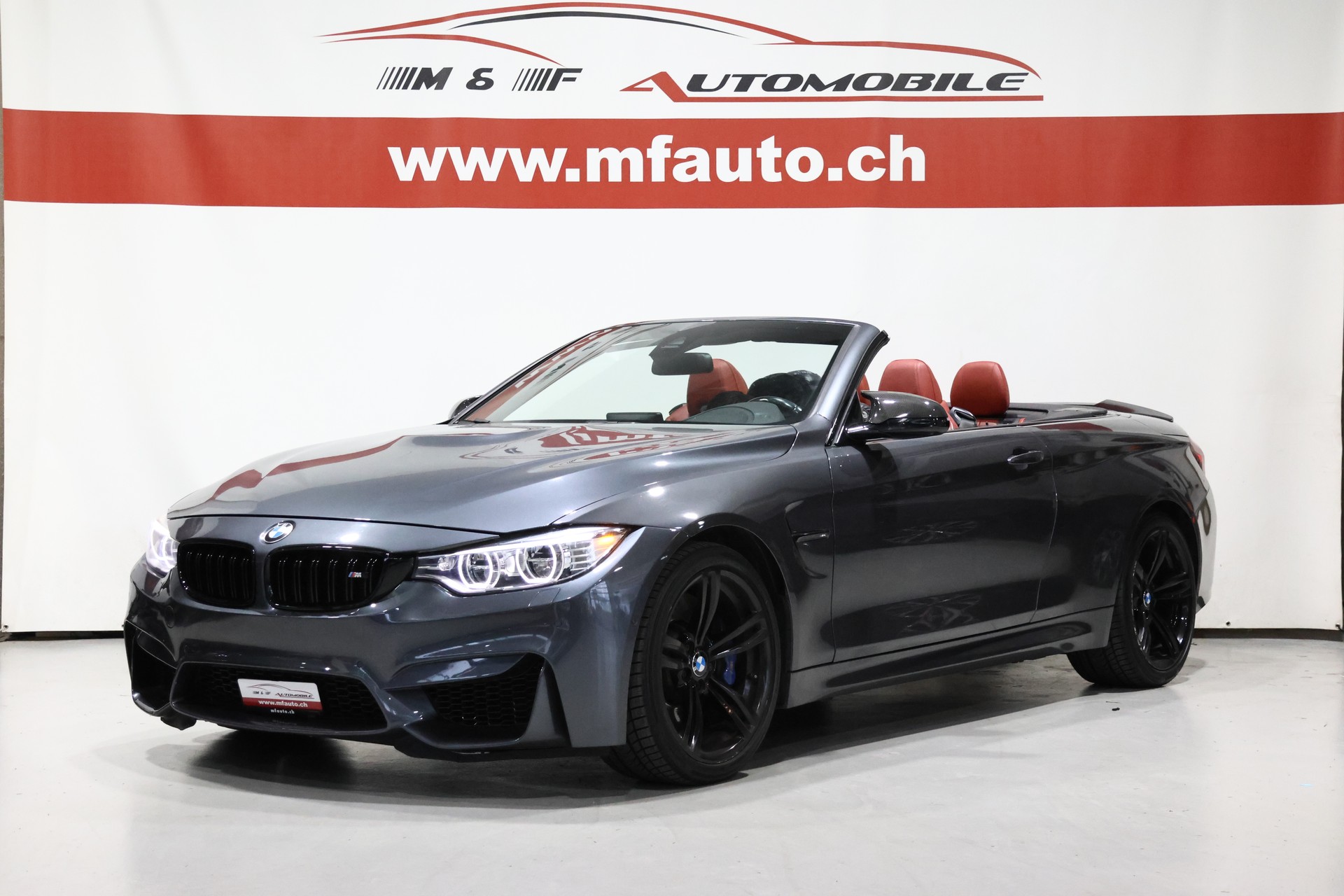 BMW M4 Cabrio-showroom-element-2