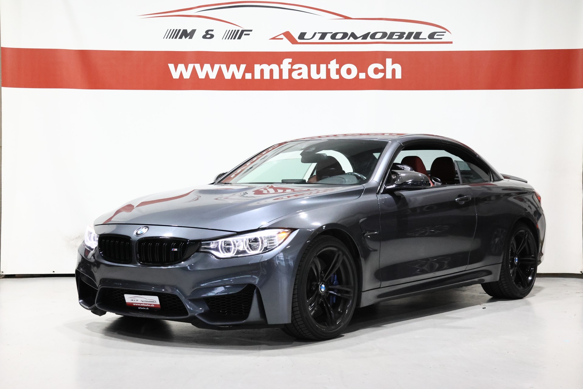 BMW M4 Cabrio-showroom-element-1