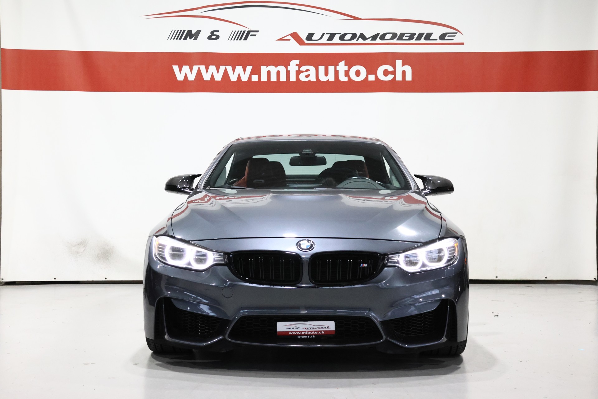 BMW M4 Cabrio-showroom-element-3