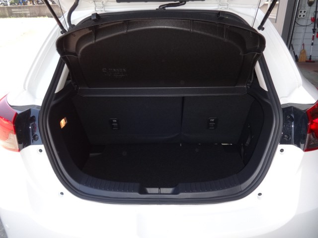 MAZDA 2 SKYACTIV-G 115 Mild Hybrid Revolution-image-6