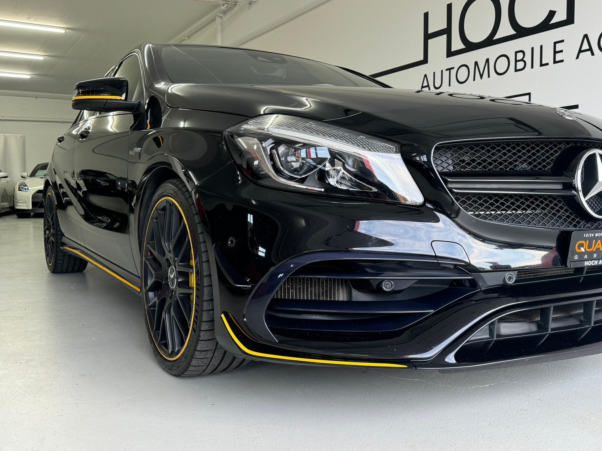 MERCEDES-BENZ A 45 AMG Yellow Night Edition 4Matic 7G-DCT-showroom-element-2